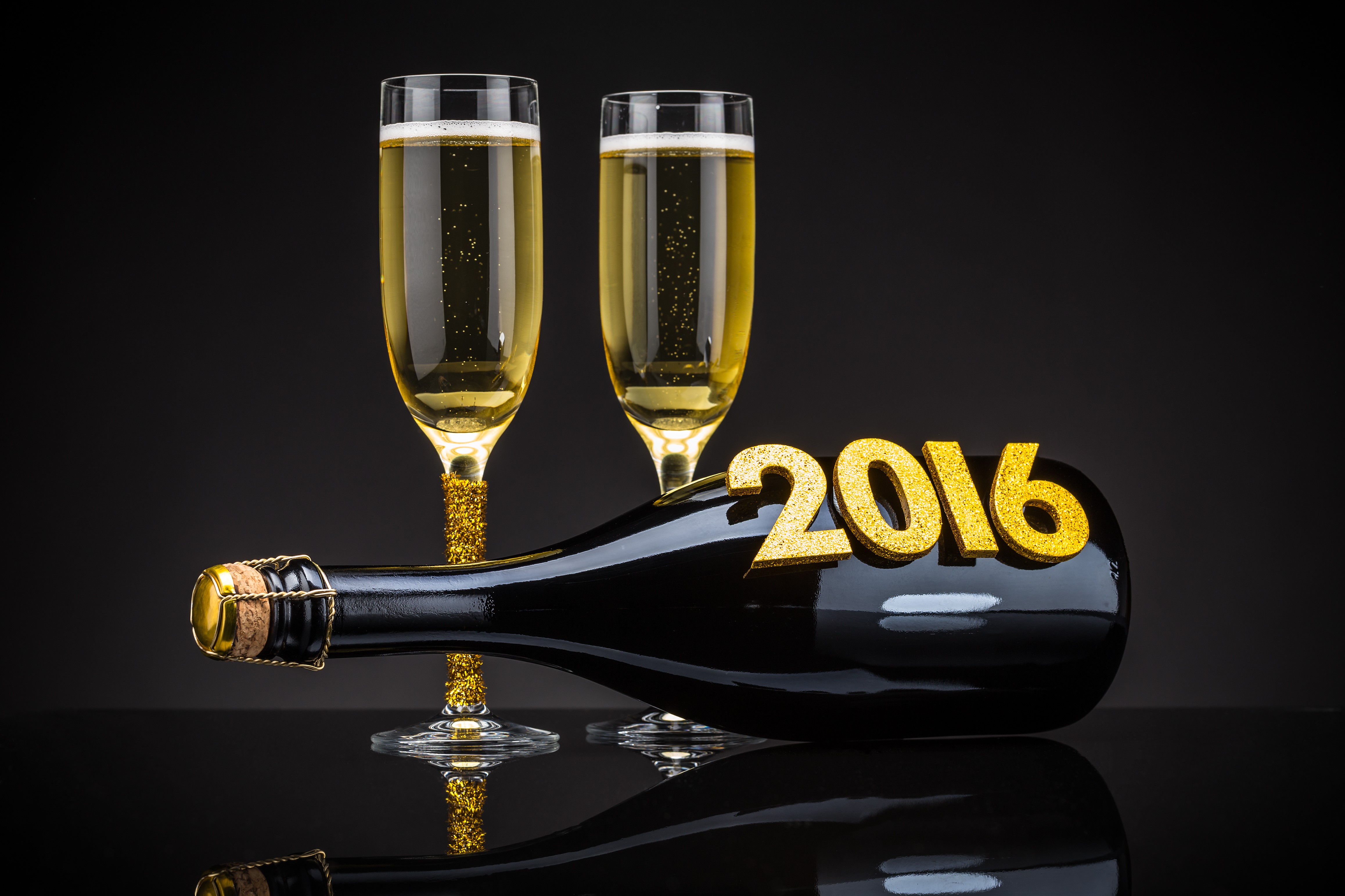 Champagne bottle and glasses with 2016 HD Wallpaper
