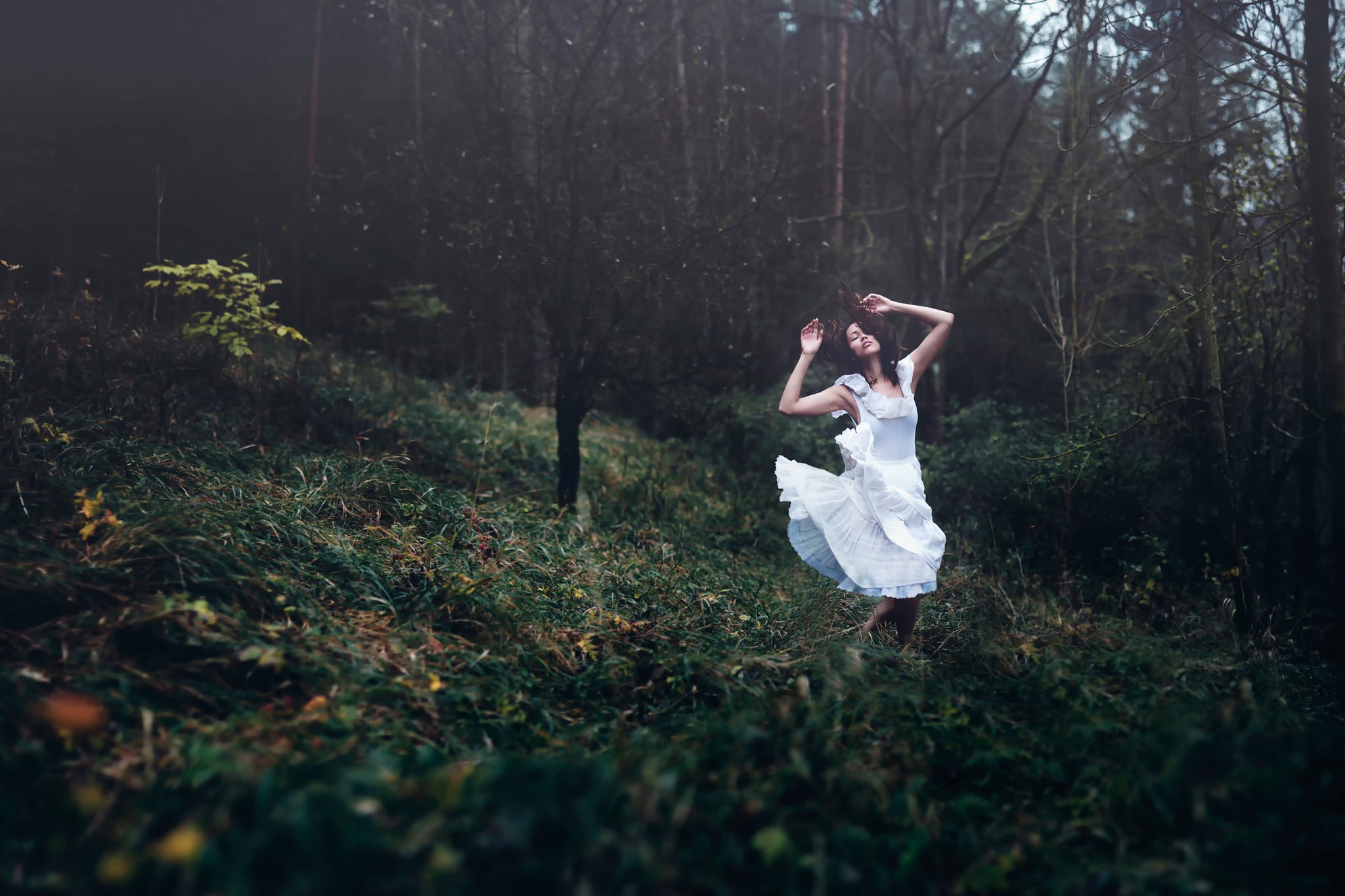 Woman in white dress dancing in a dark forest HD Wallpaper