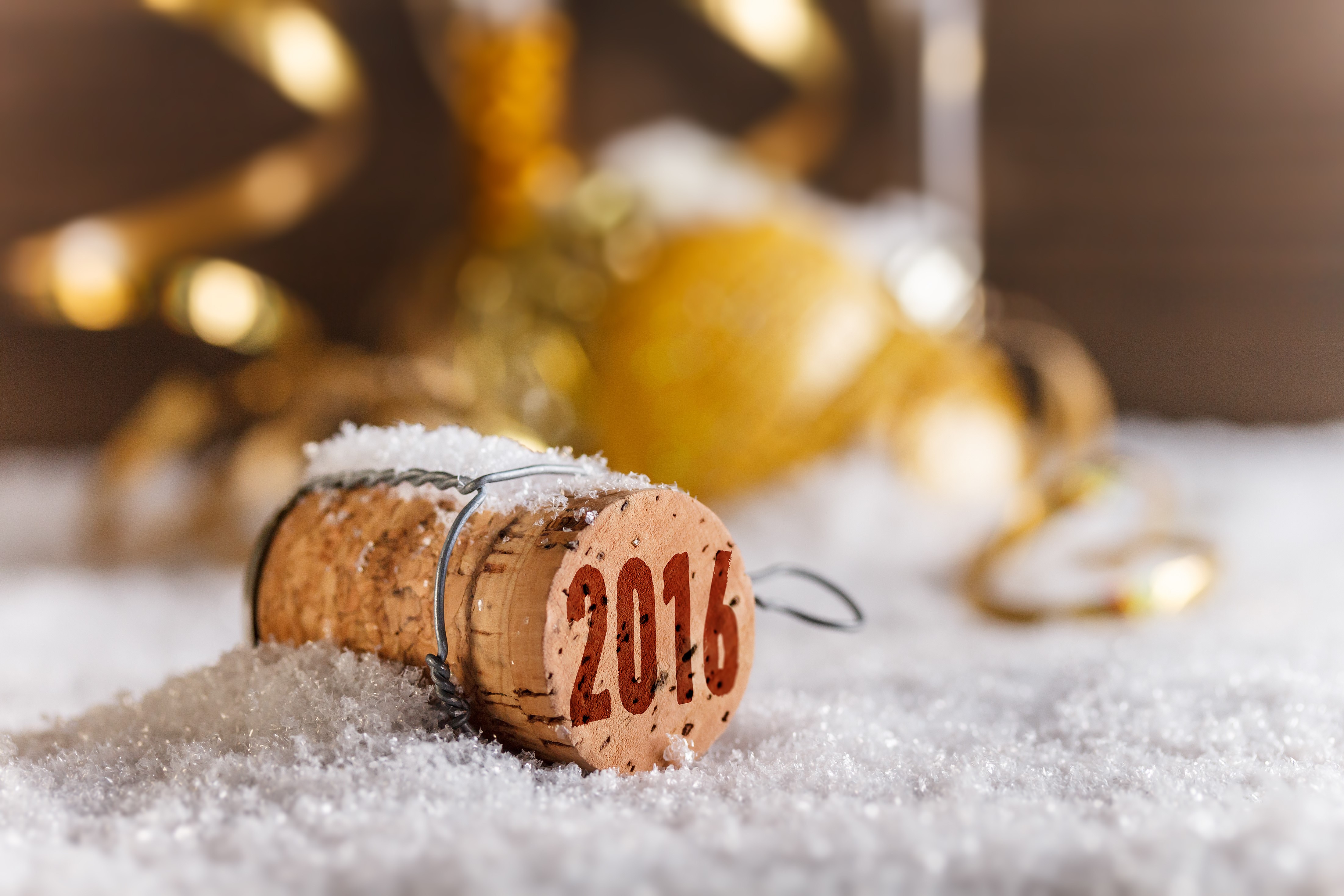 Champagne cork with 2016 in snow HD Wallpaper