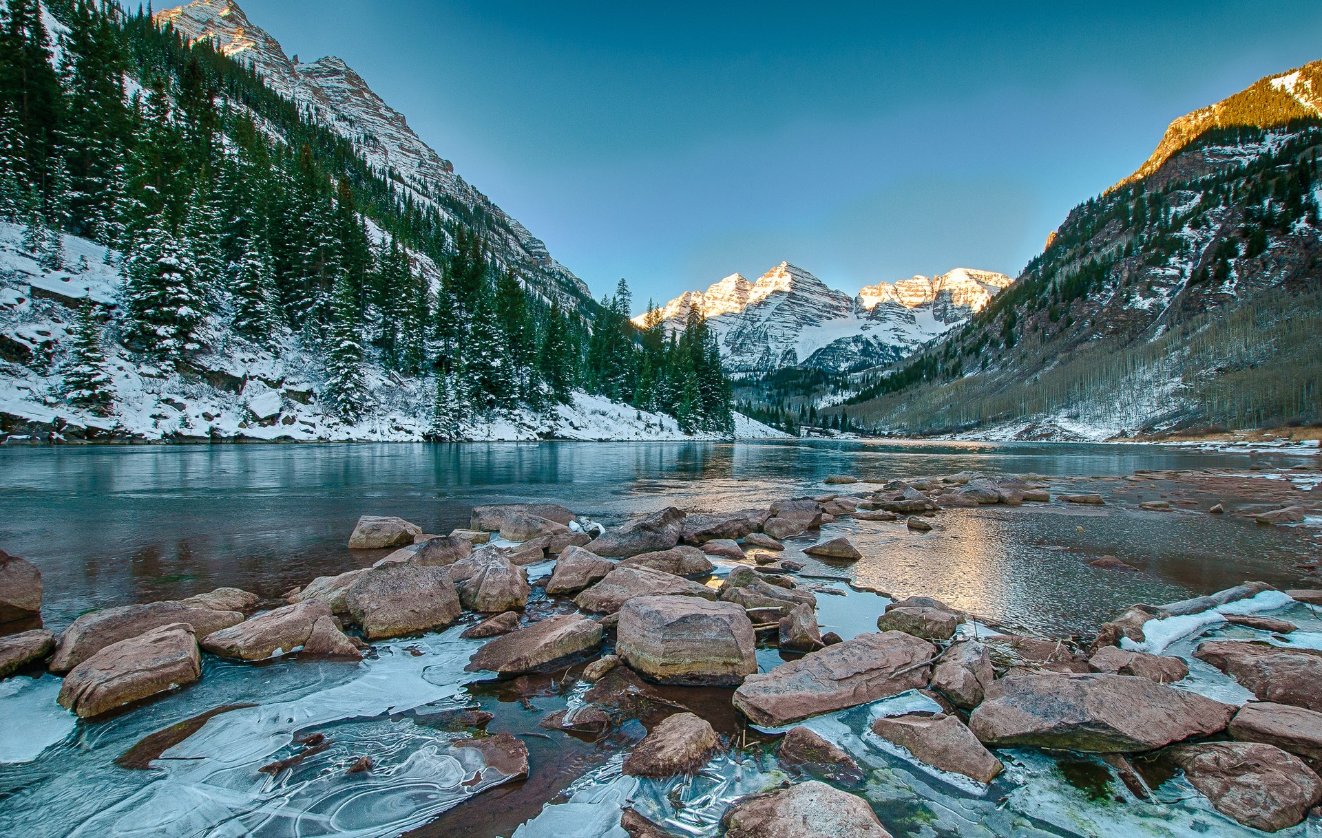 Maroon Bells Lake in Winter with Snow and Rocks HD Wallpaper