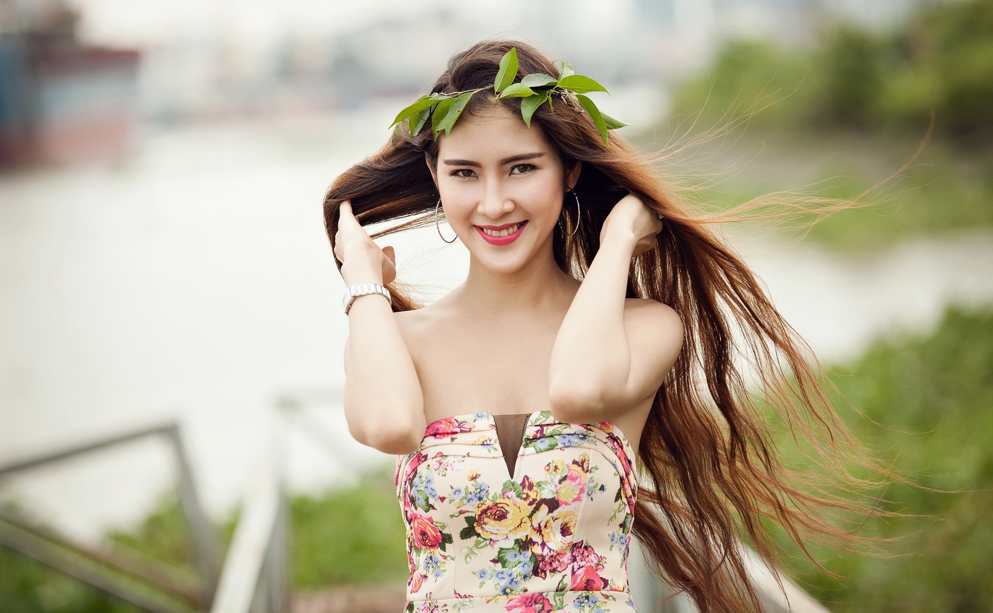 Model Quyen with long brown hair and a floral dress HD Wallpaper