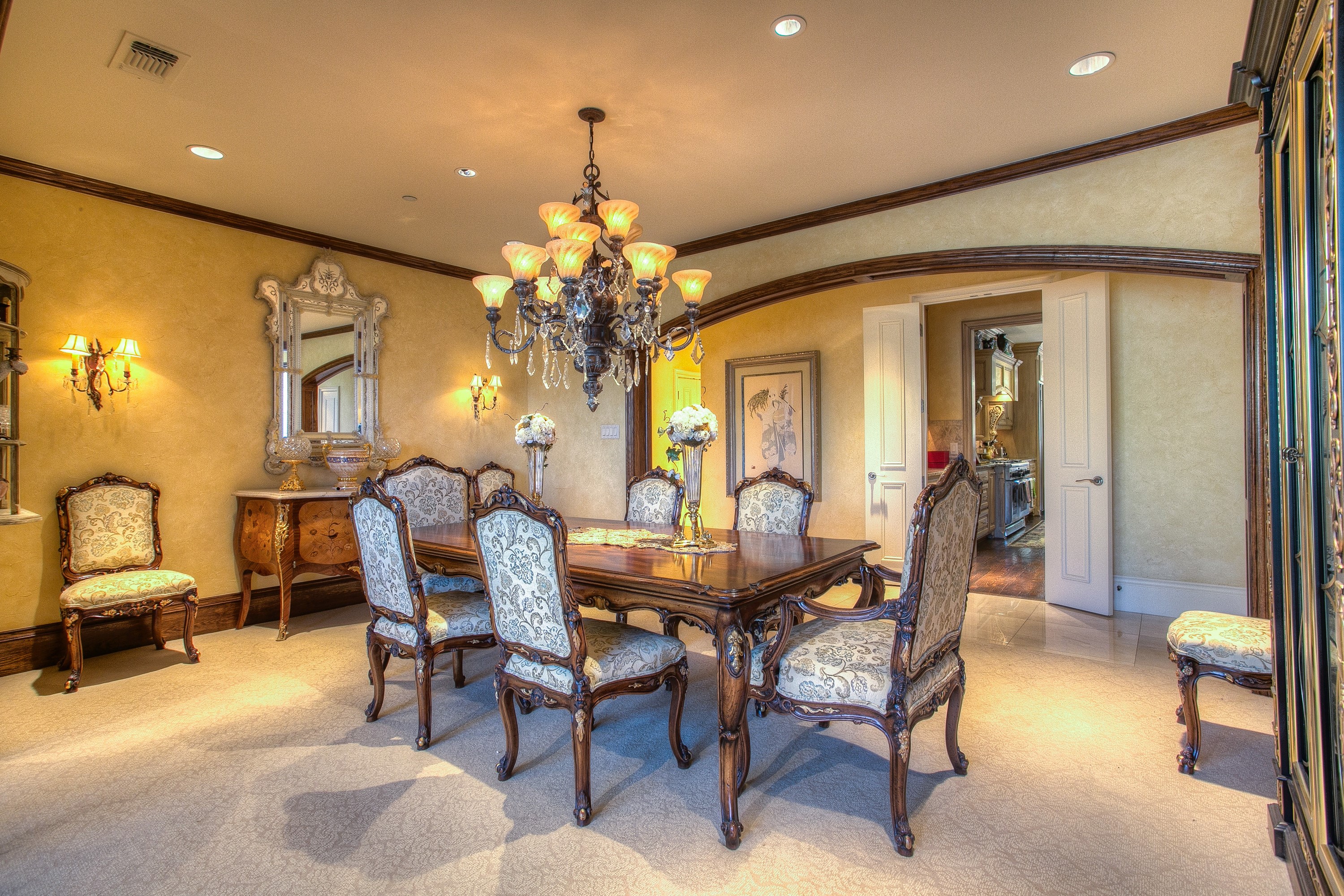Luxury dining room with chandelier and ornate furniture HD Wallpaper