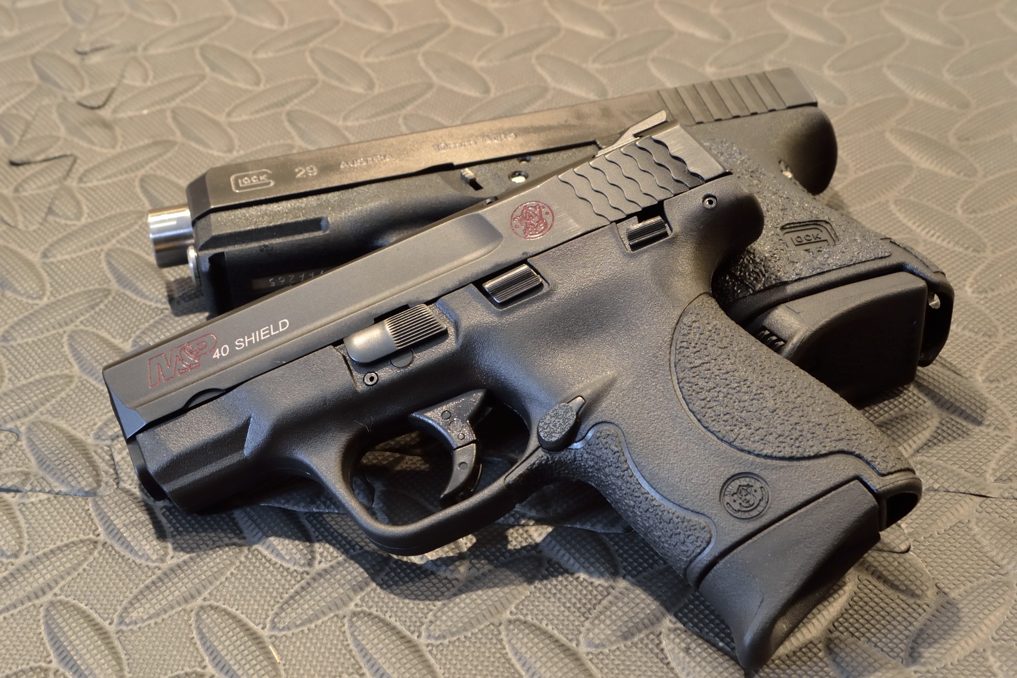 Smith & Wesson M&P 40 Shield and Glock 29 Pistols HD Wallpaper