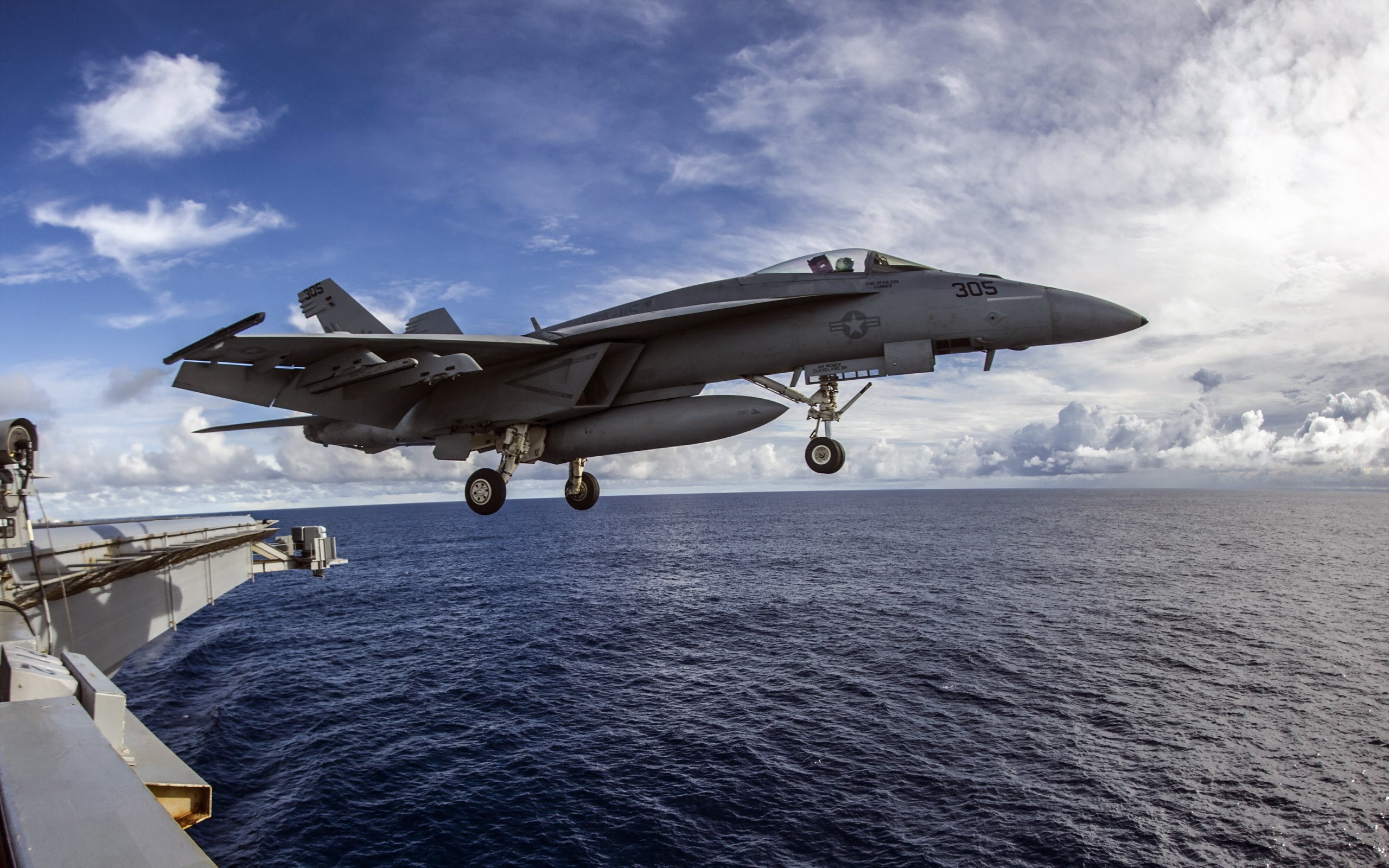 FA-18E Super Hornet landing on aircraft carrier HD Wallpaper