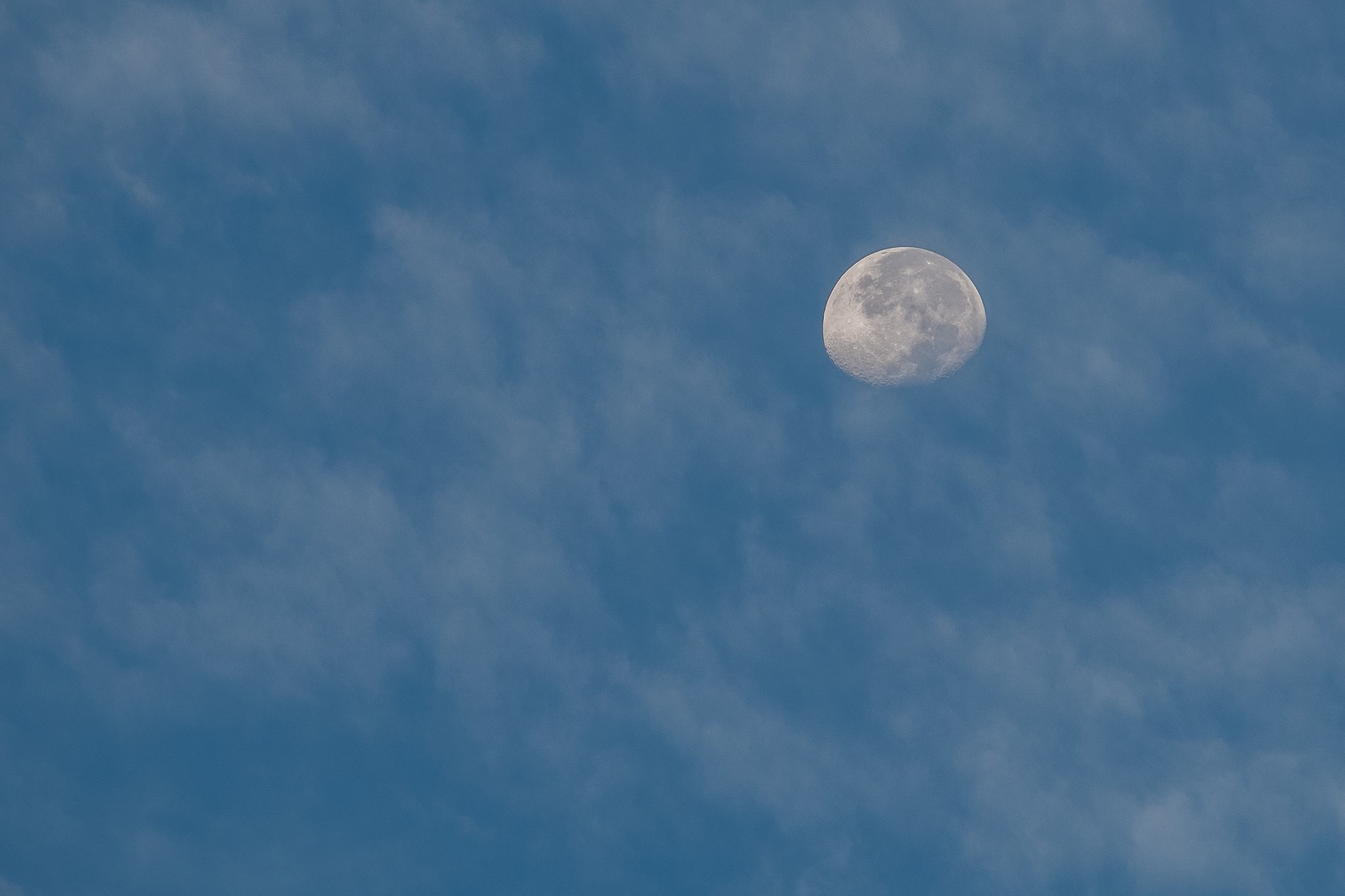 Moon in a cloudy blue sky HD Wallpaper