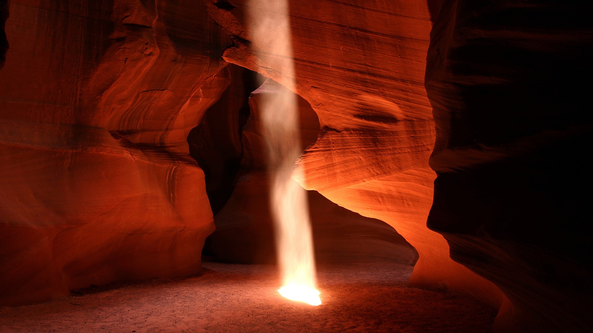 Sunbeam in a Red Rock Canyon HD Wallpaper