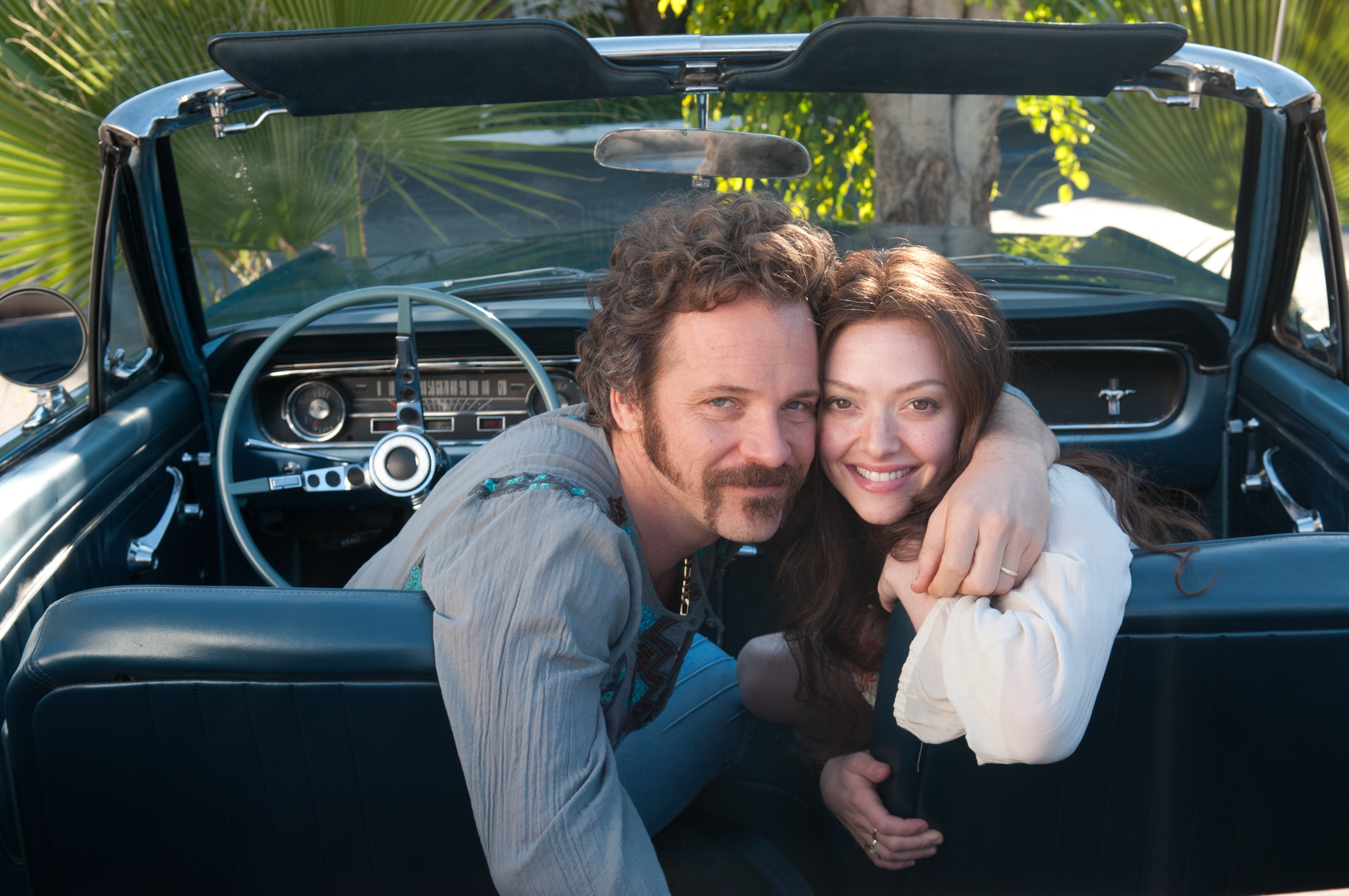 Peter Sarsgaard and Amanda Seyfried in a car HD Wallpaper