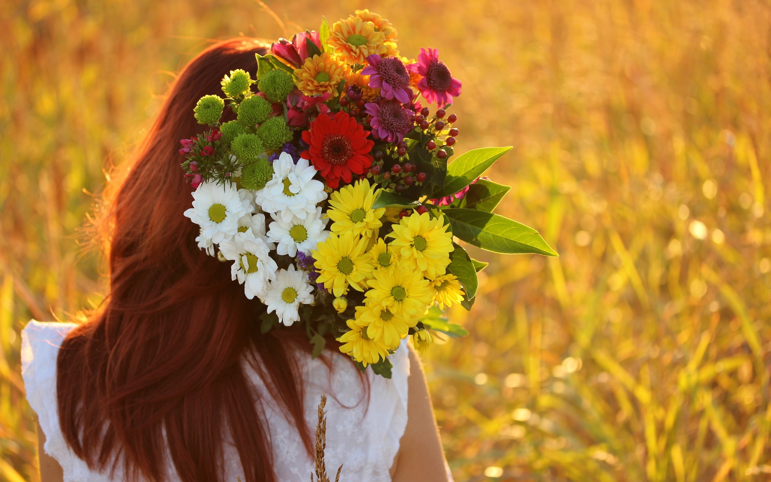 Woman with a bouquet of flowers in her hair HD Wallpaper