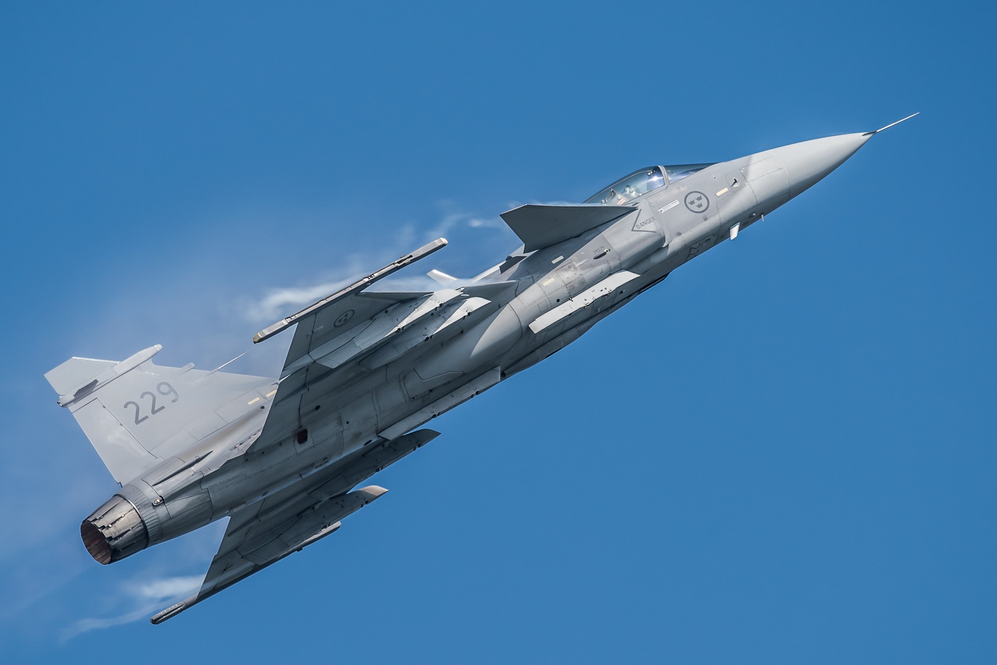 JAS 39 Gripen fighter jet in flight HD Wallpaper