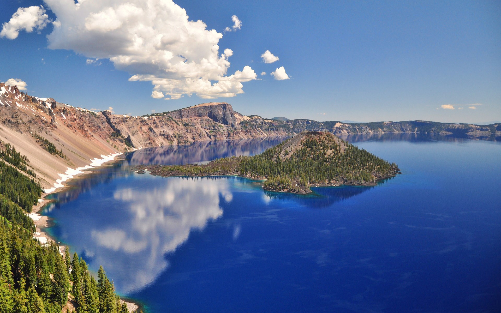 Crater Lake National Park with Wizard Island HD Wallpaper