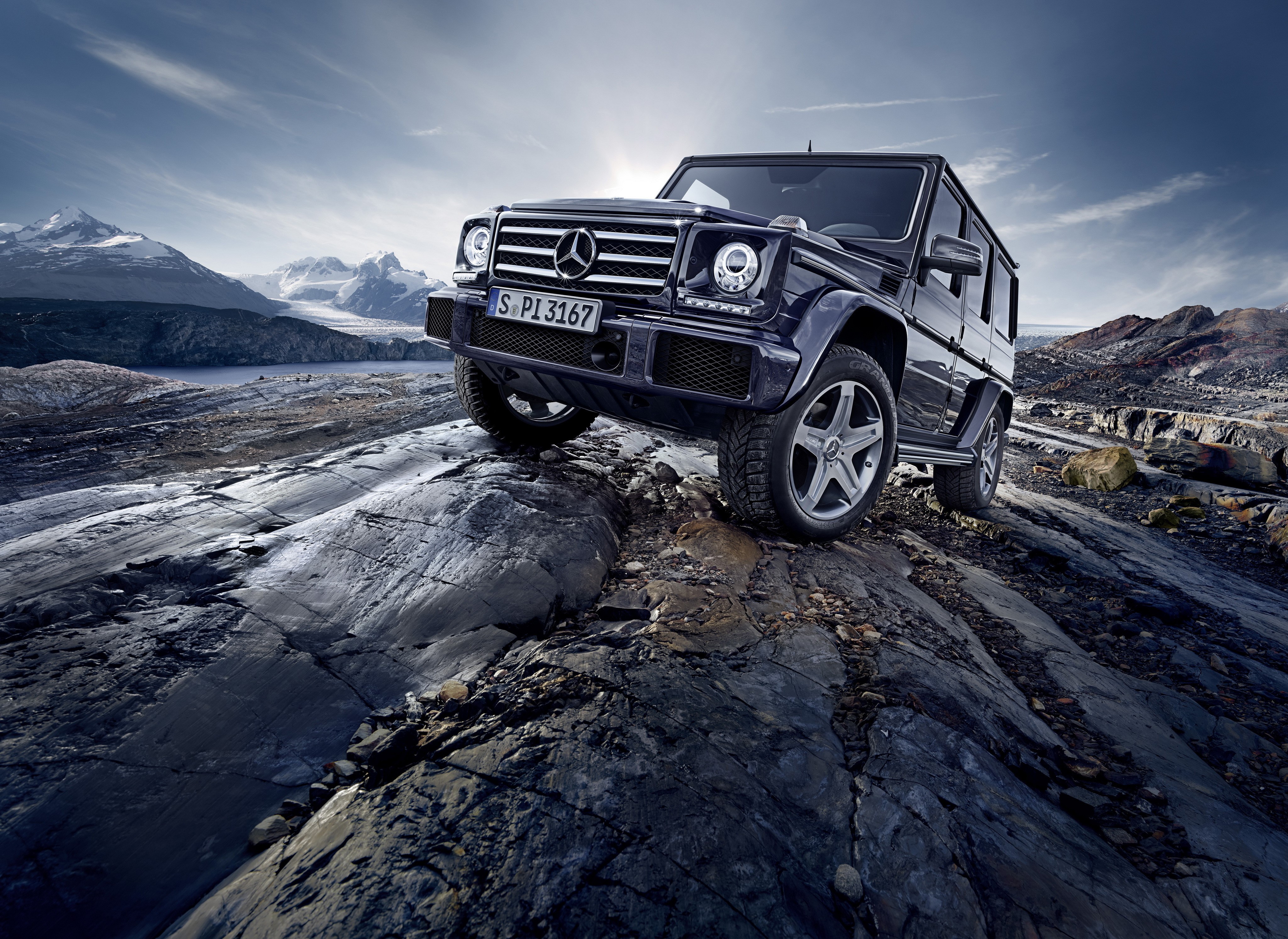 Mercedes-Benz G 500 W463 on rocky terrain HD Wallpaper