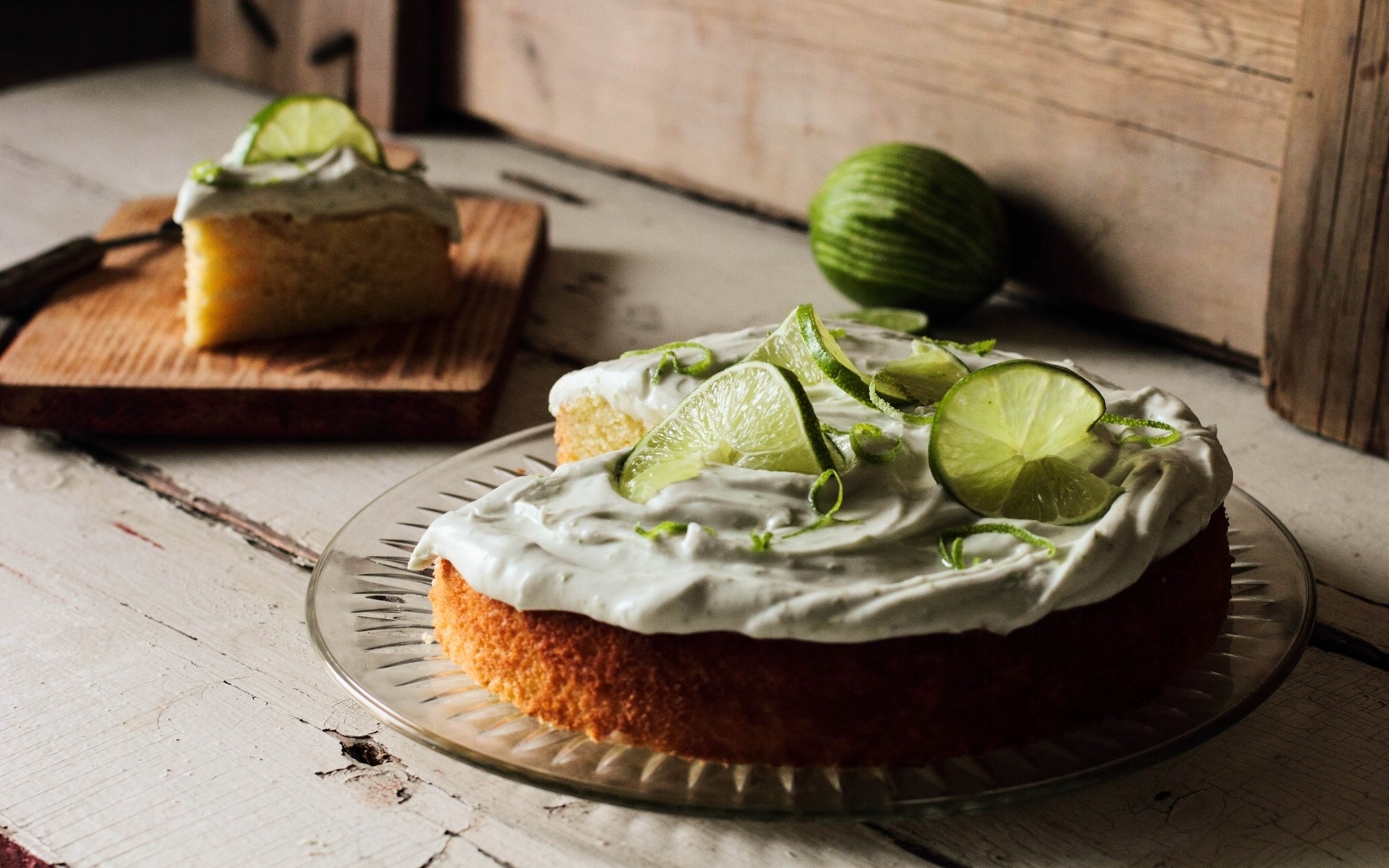 Lime cake with whipped cream and lime slices HD Wallpaper