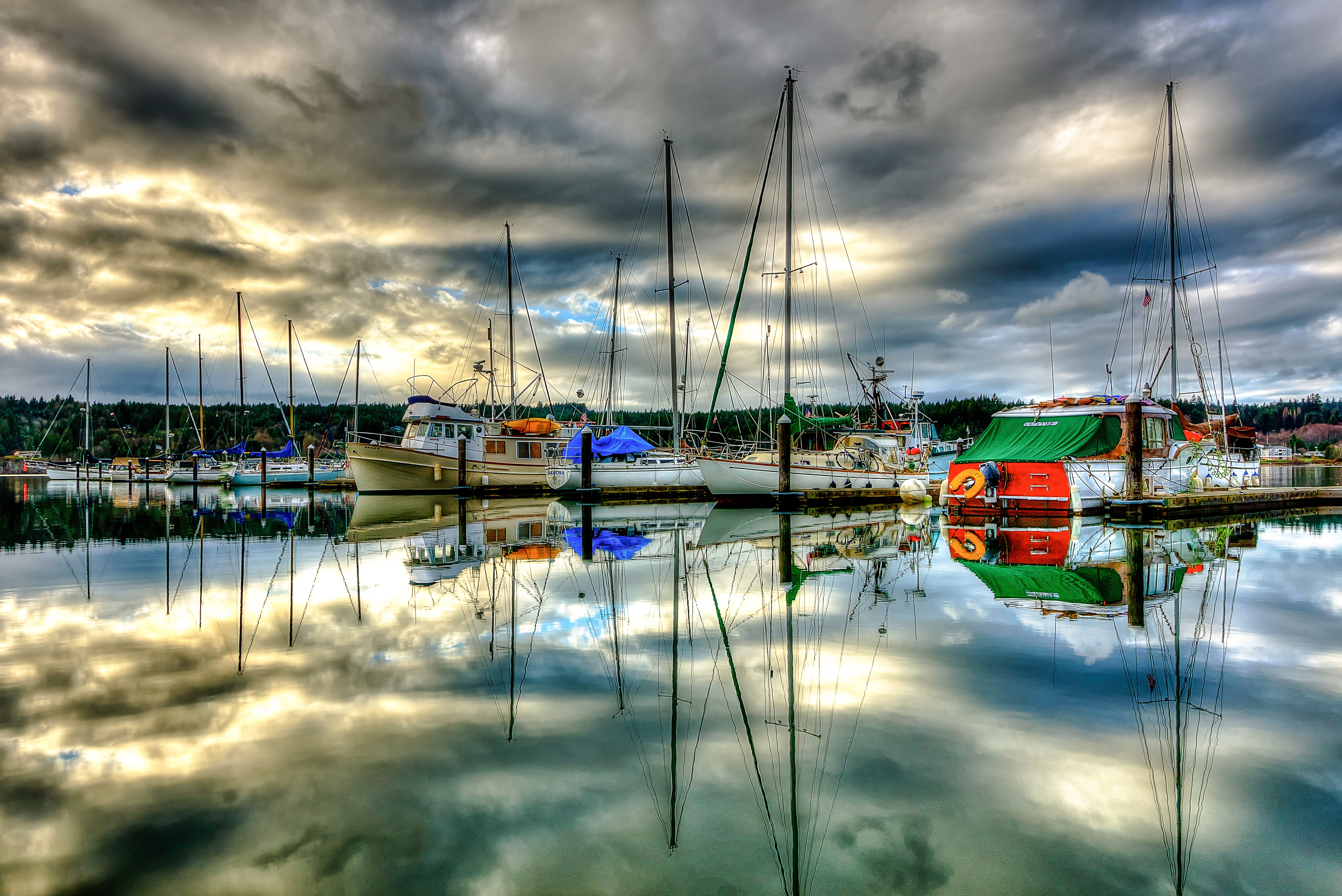 Boats docked at Poulsbo Marina, Washington under cloudy sky HD Wallpaper