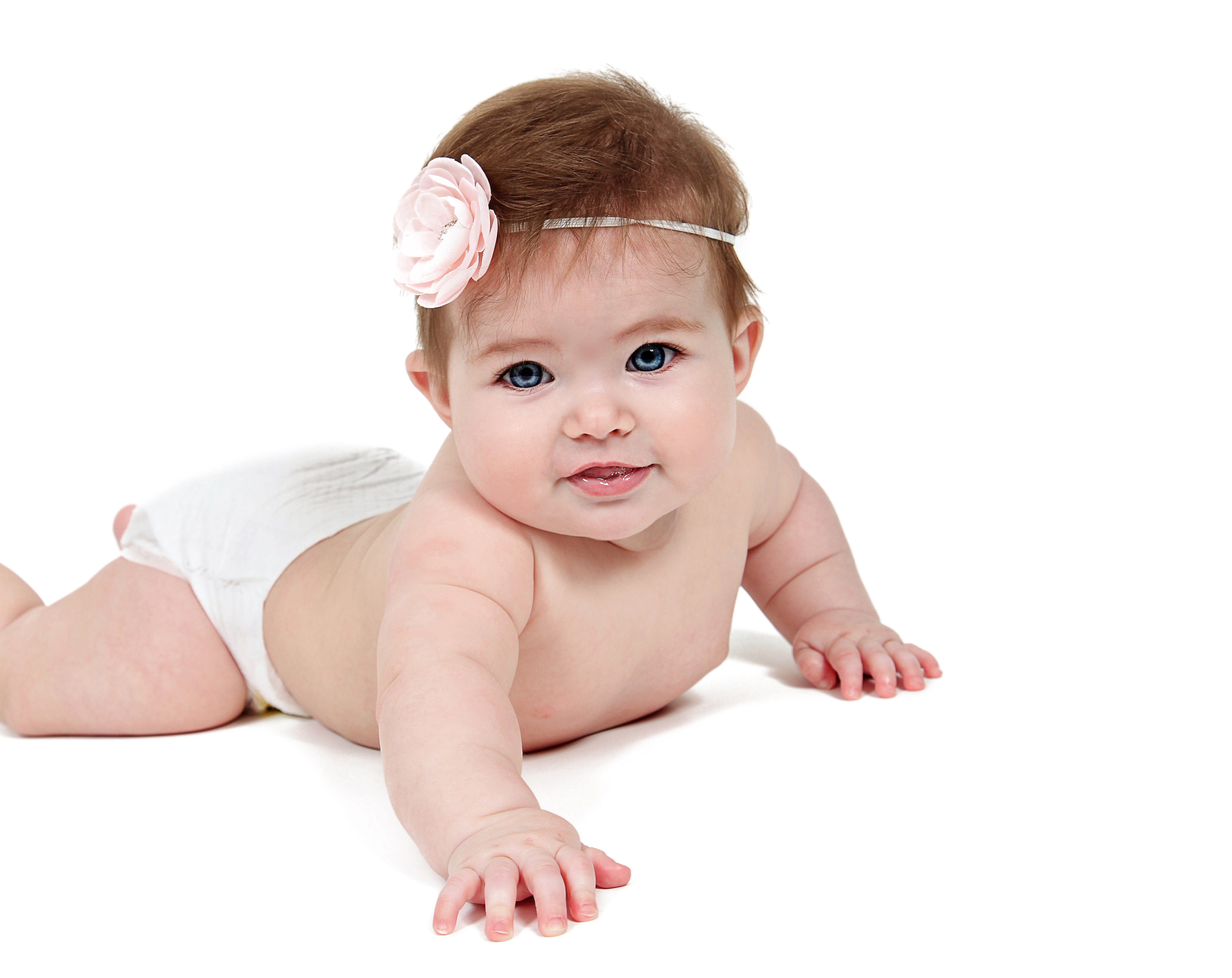 Baby girl with pink flower headband HD Wallpaper