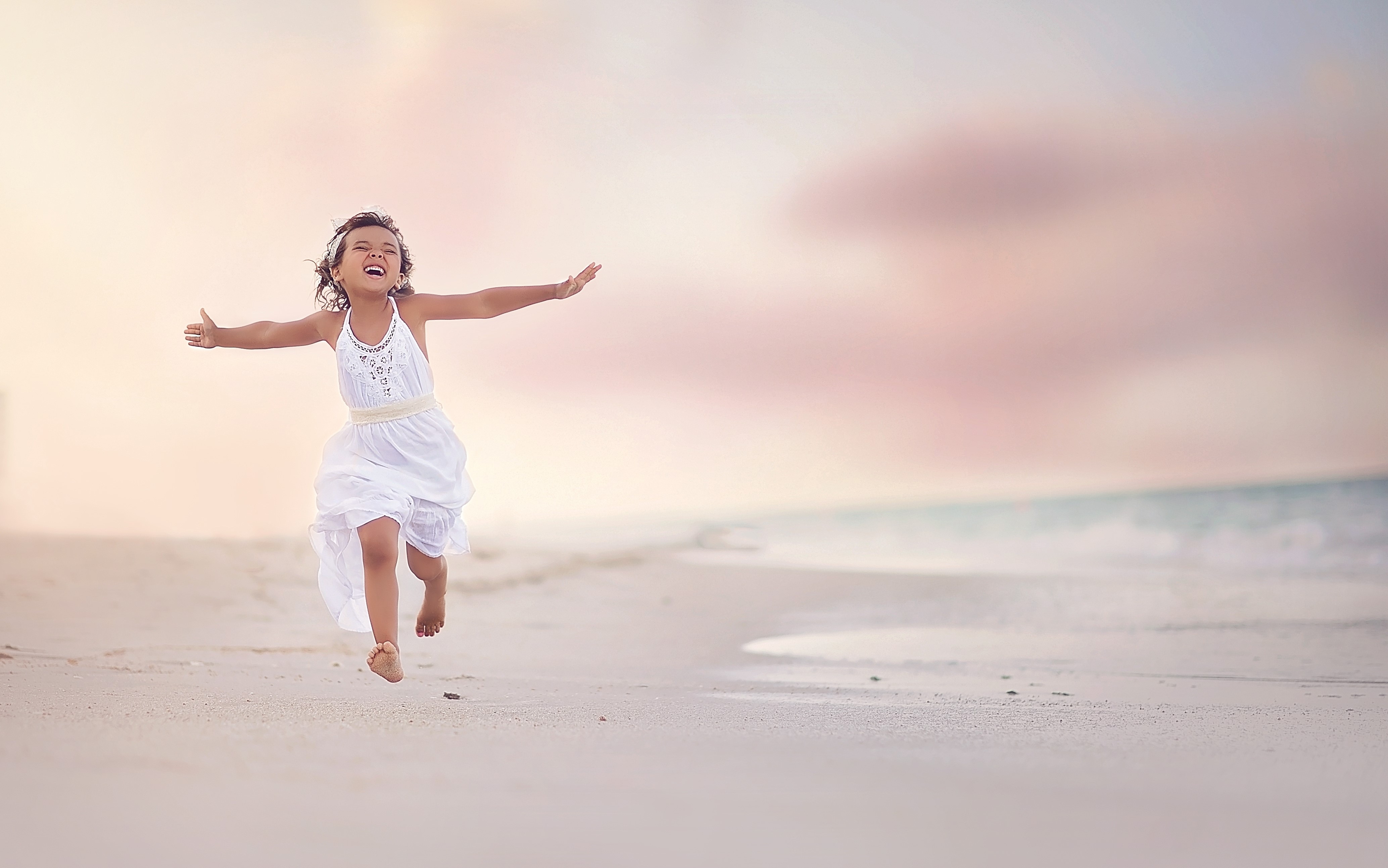 Little girl running on a beach HD Wallpaper