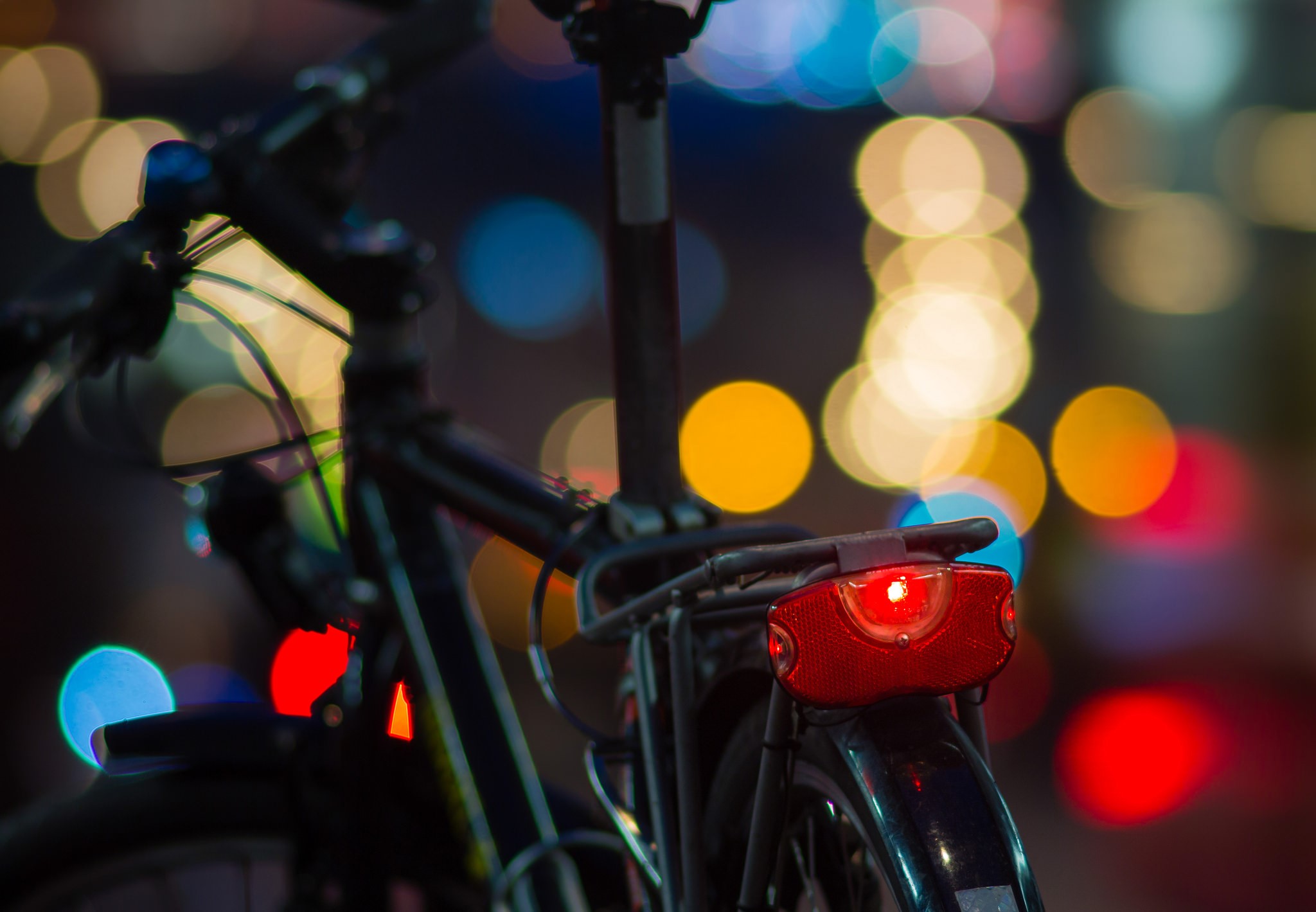 Bicycle with red taillight at night HD Wallpaper