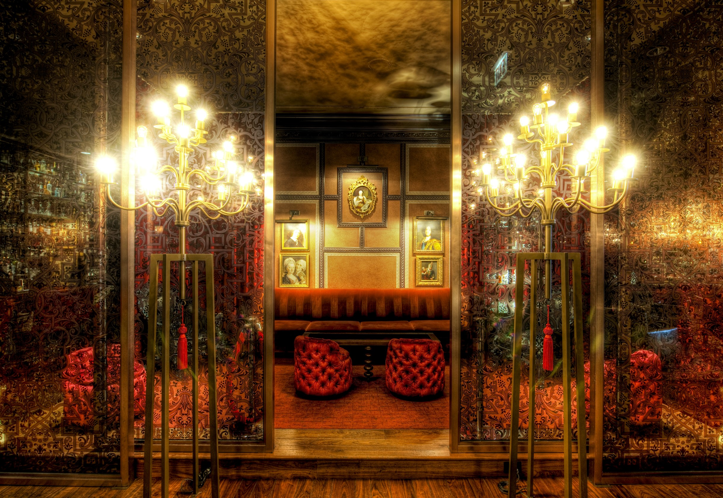 Luxurious interior with chandeliers and portraits HD Wallpaper