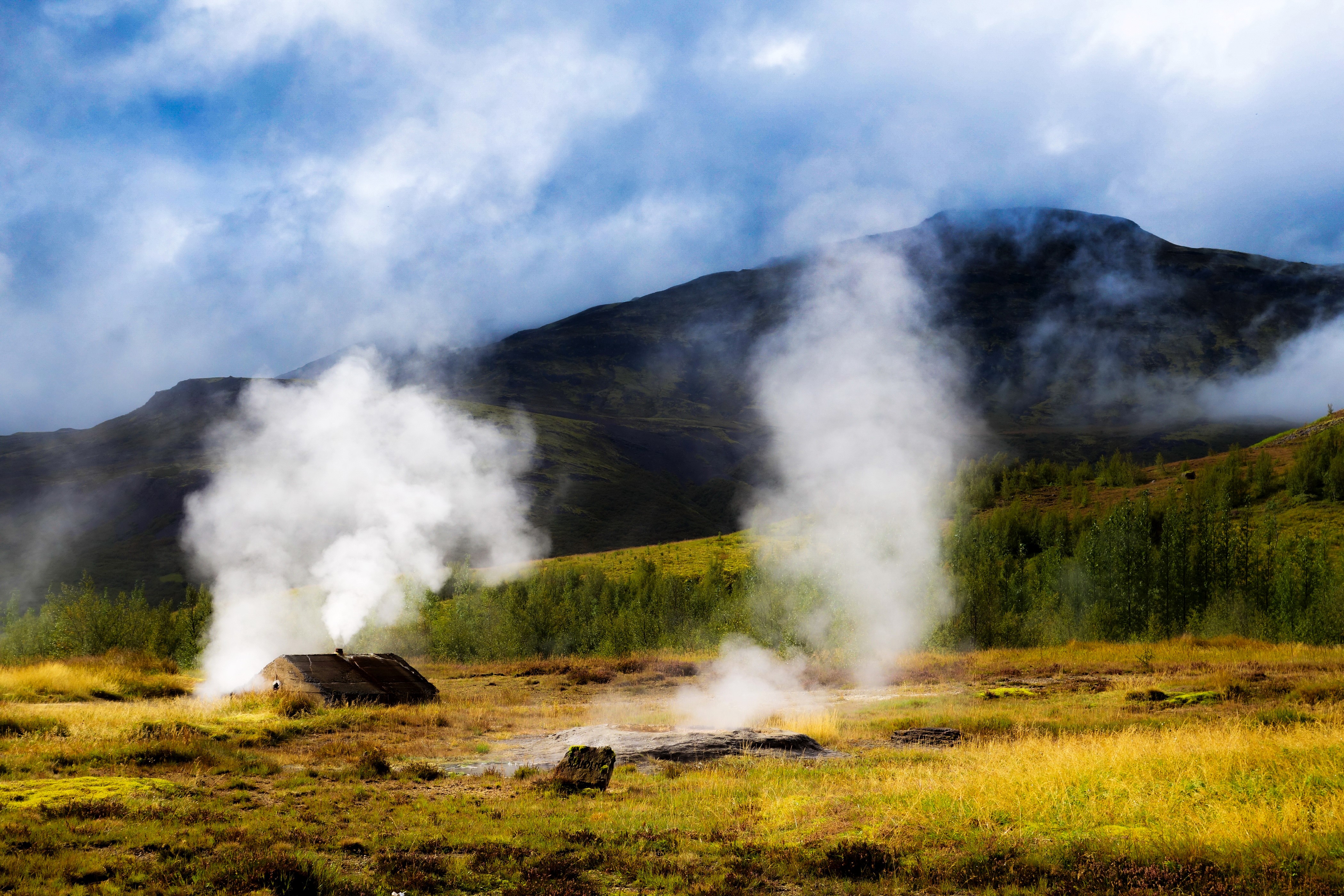 Geothermal activity with a small hut in Iceland HD Wallpaper