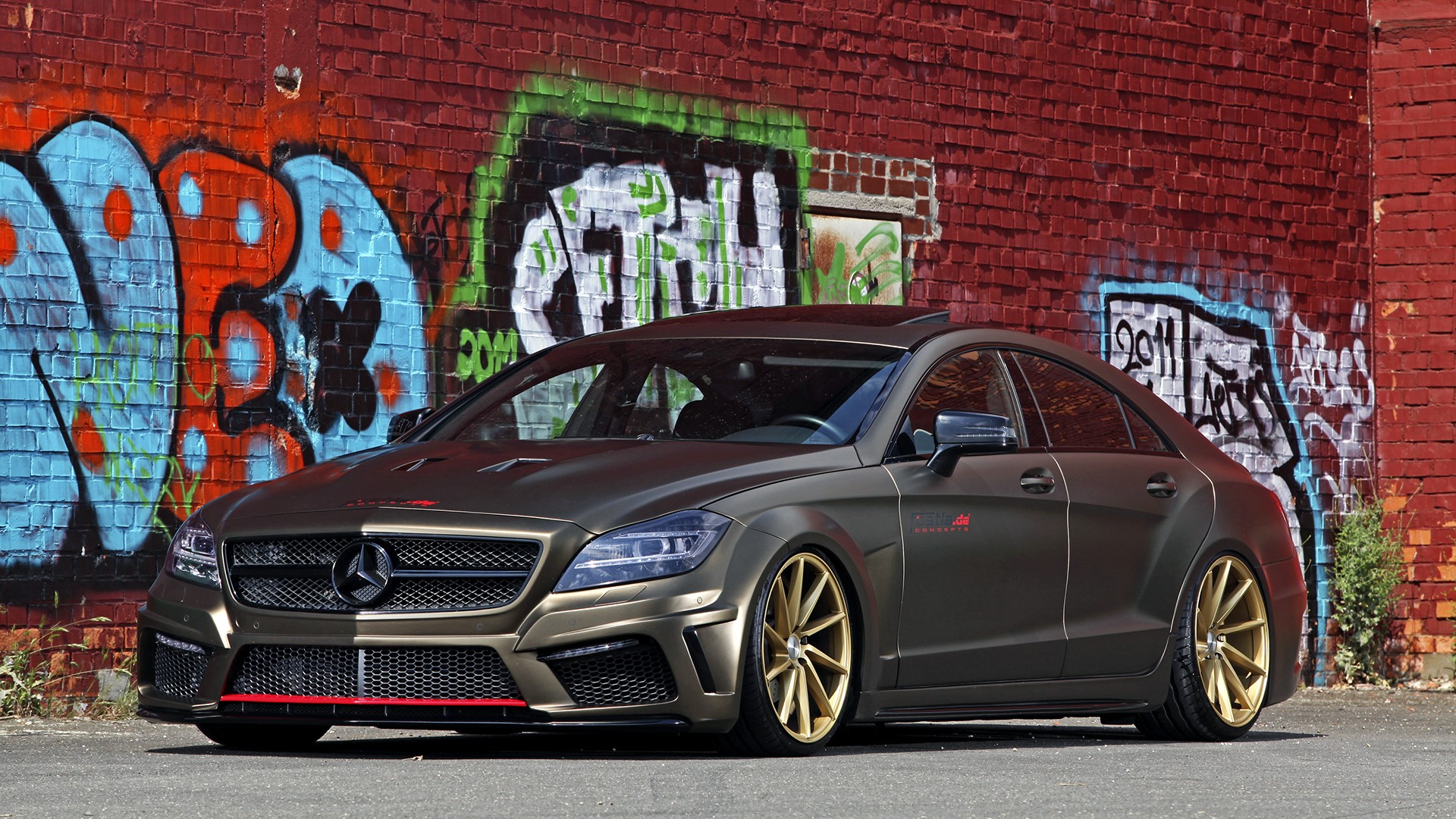 Mercedes-Benz CLS-Class W218 with Graffiti Wall HD Wallpaper