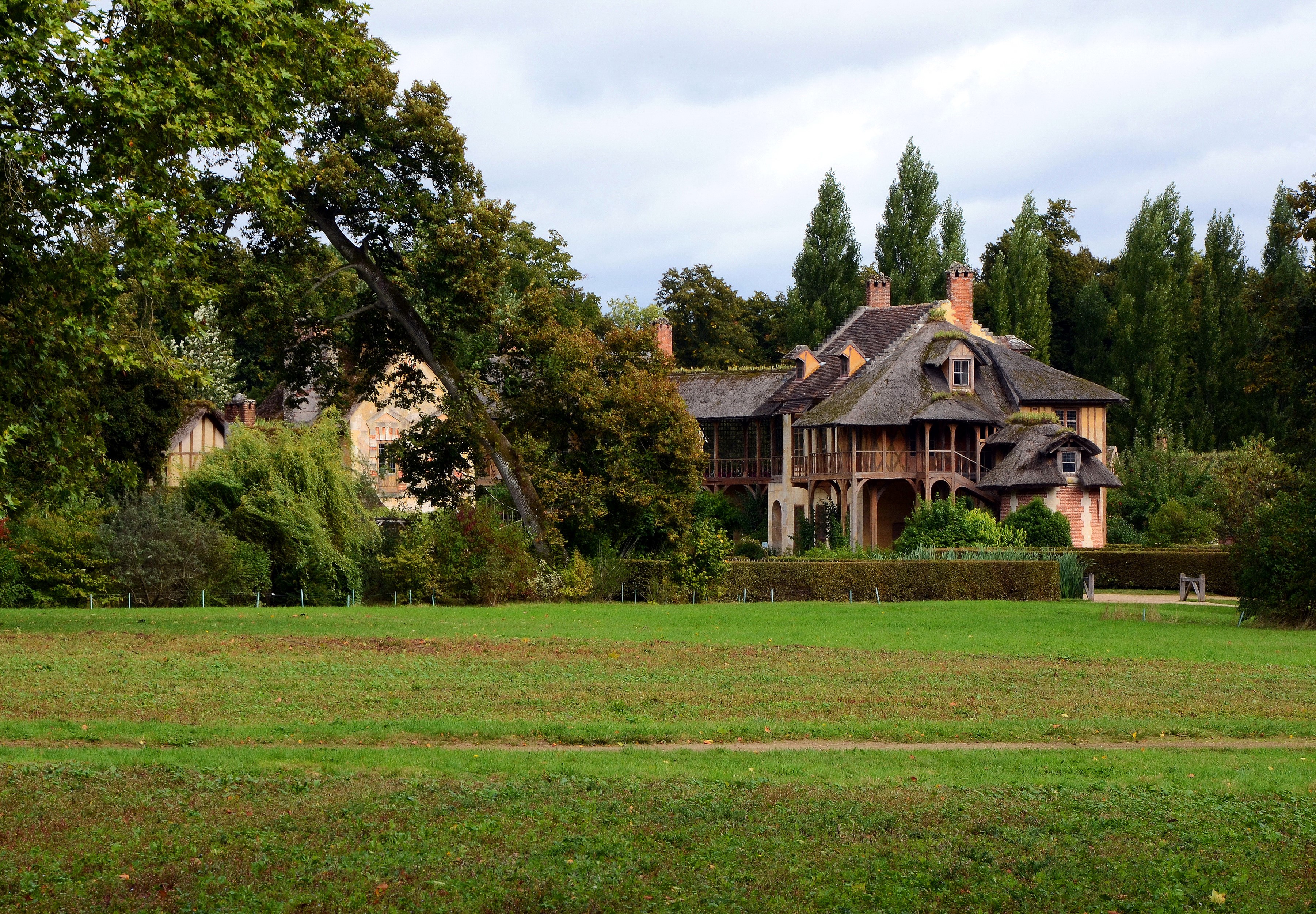 Le Domaine de Marie Antoinette, France HD Wallpaper
