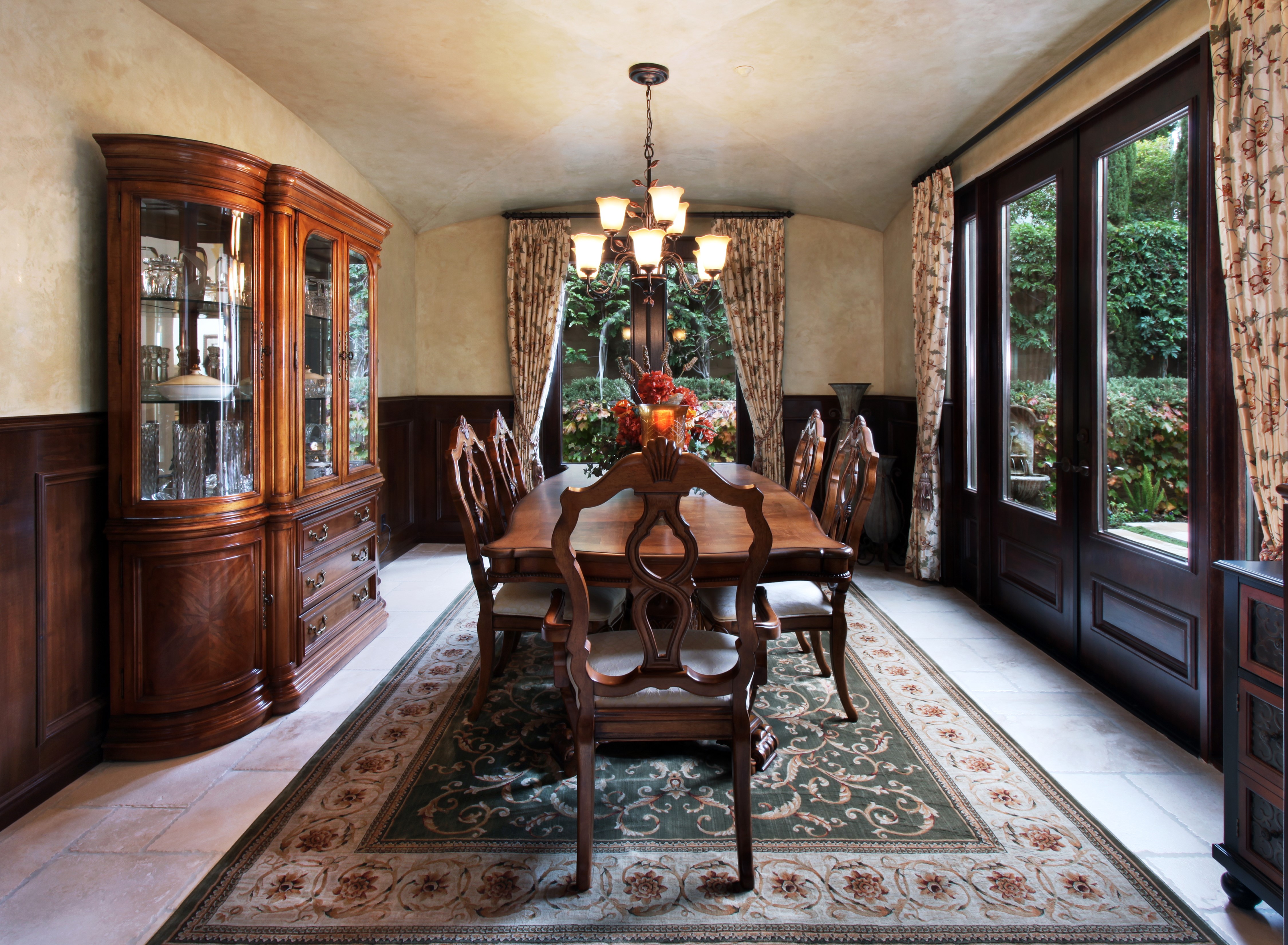 Dining Room with Chandelier and Carpet HD Wallpaper