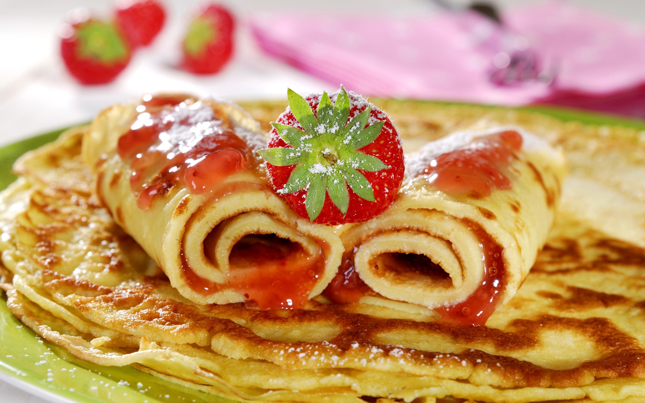 Rolled crepes with strawberry jam and powdered sugar HD Wallpaper
