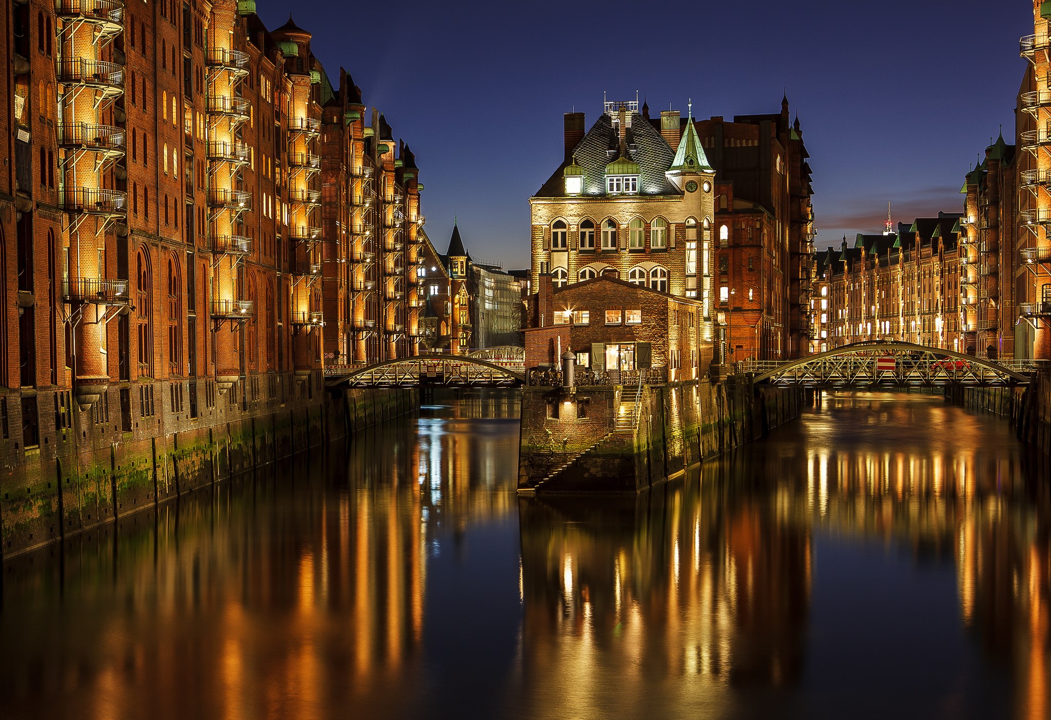 Hamburg Speicherstadt at night with canal and bridges HD Wallpaper