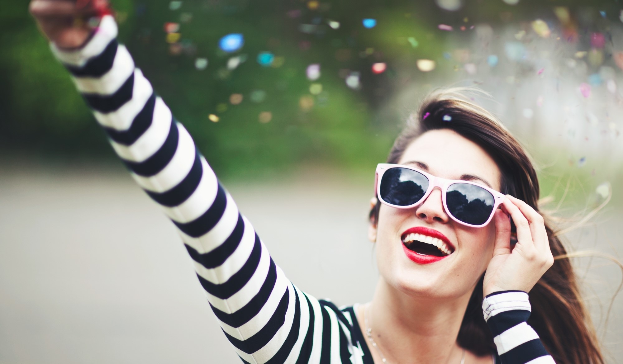 Woman in striped shirt and sunglasses with confetti HD Wallpaper
