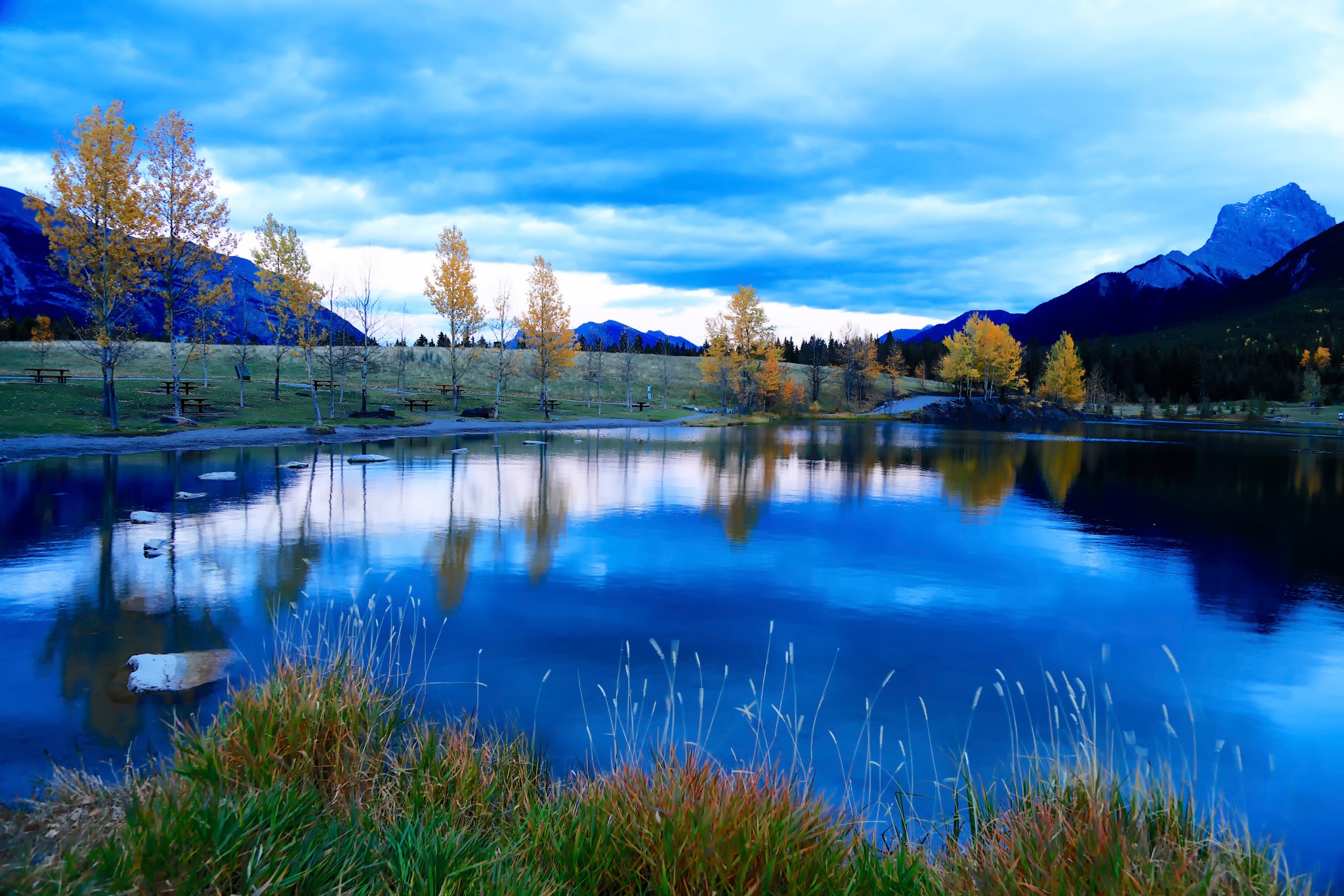 Autumn lake with yellow trees and mountains HD Wallpaper