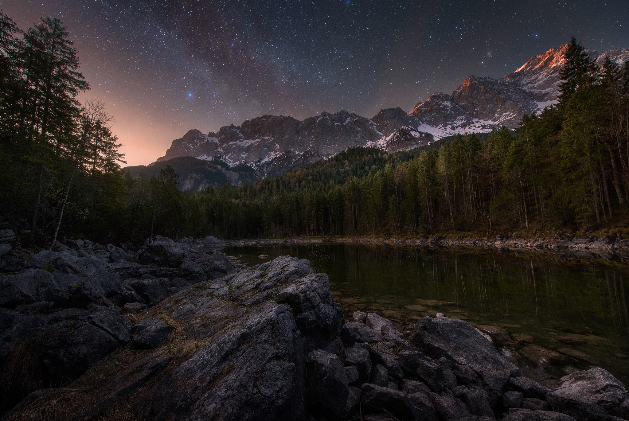 Lake and mountains under starry sky HD Wallpaper
