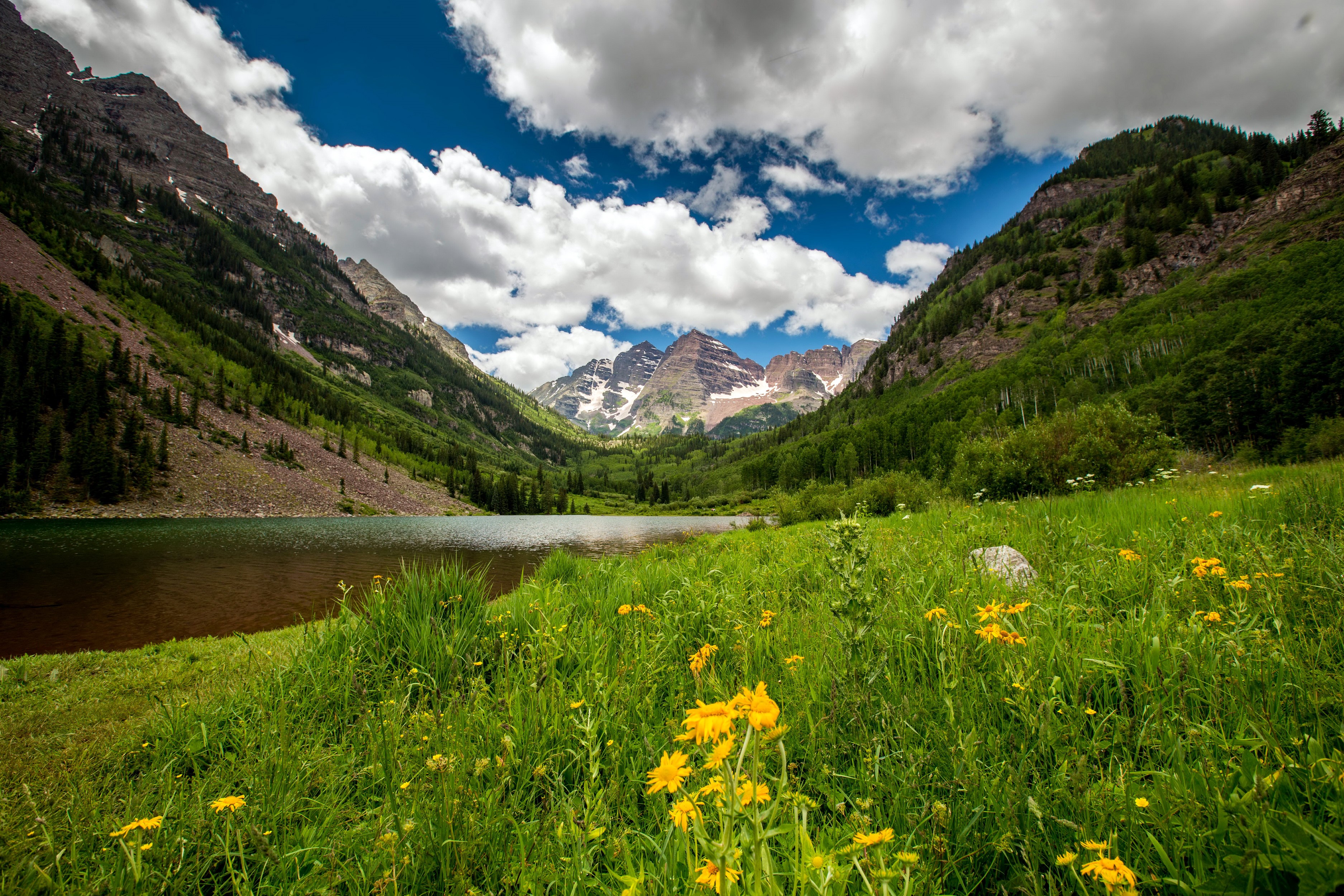 Maroon Bells mountains and lake in Colorado, USA HD Wallpaper