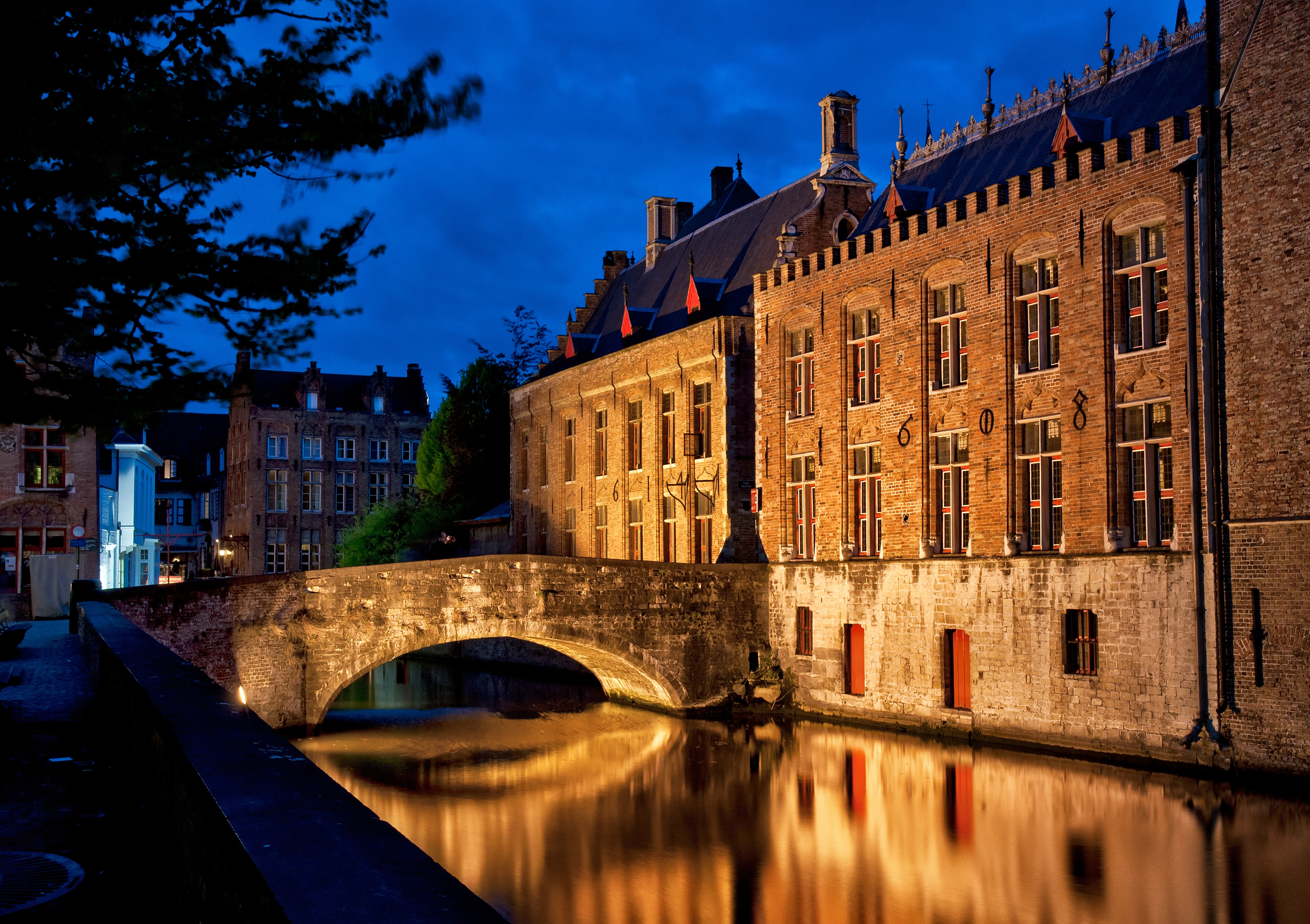Bridge over canal at night with historic buildings HD Wallpaper