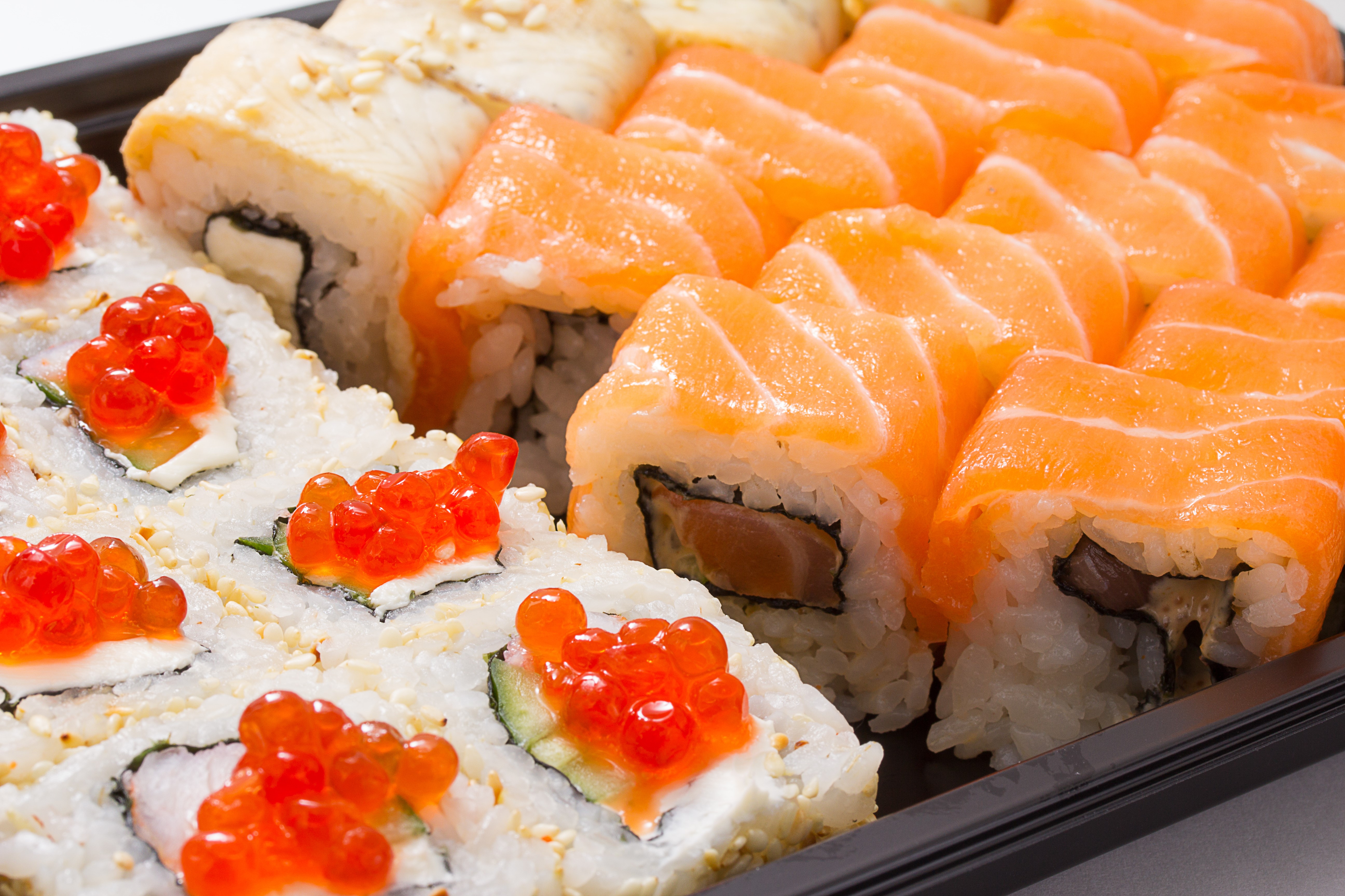 Sushi with Salmon and Caviar HD Wallpaper