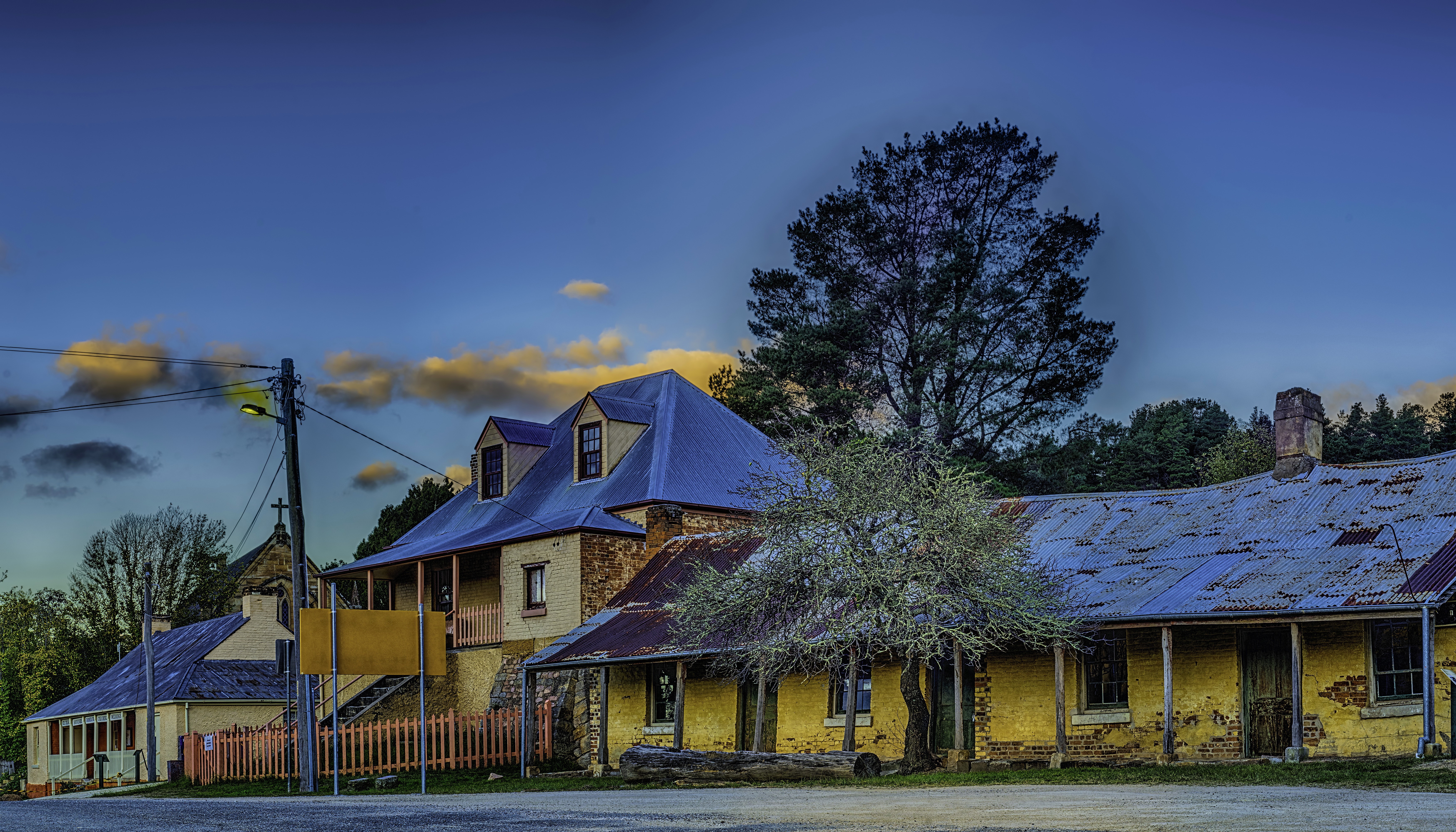Old houses and trees in Hartley, Australia HD Wallpaper
