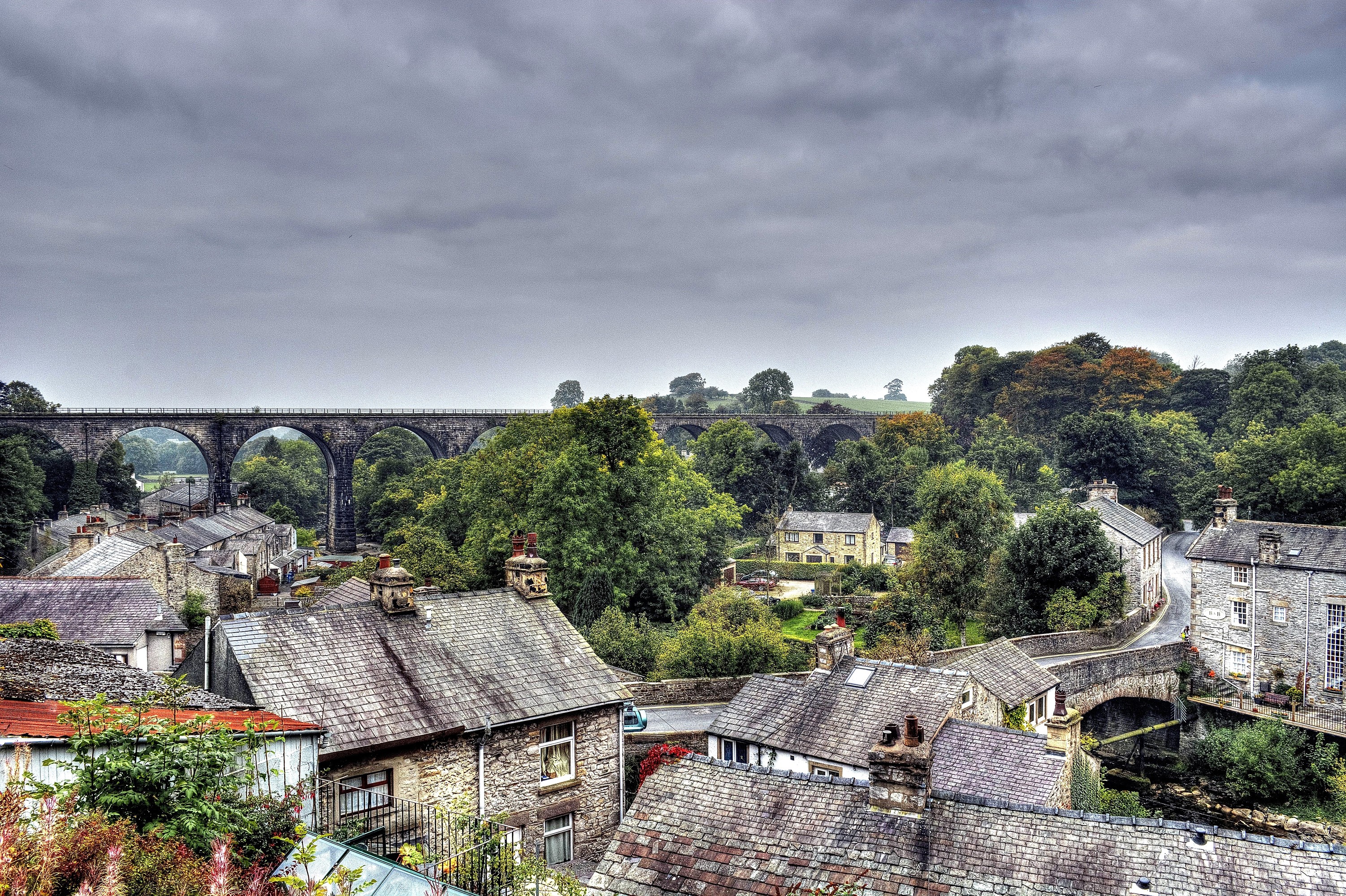 Ingleton Village North Yorkshire with Viaduct and Houses HD Wallpaper