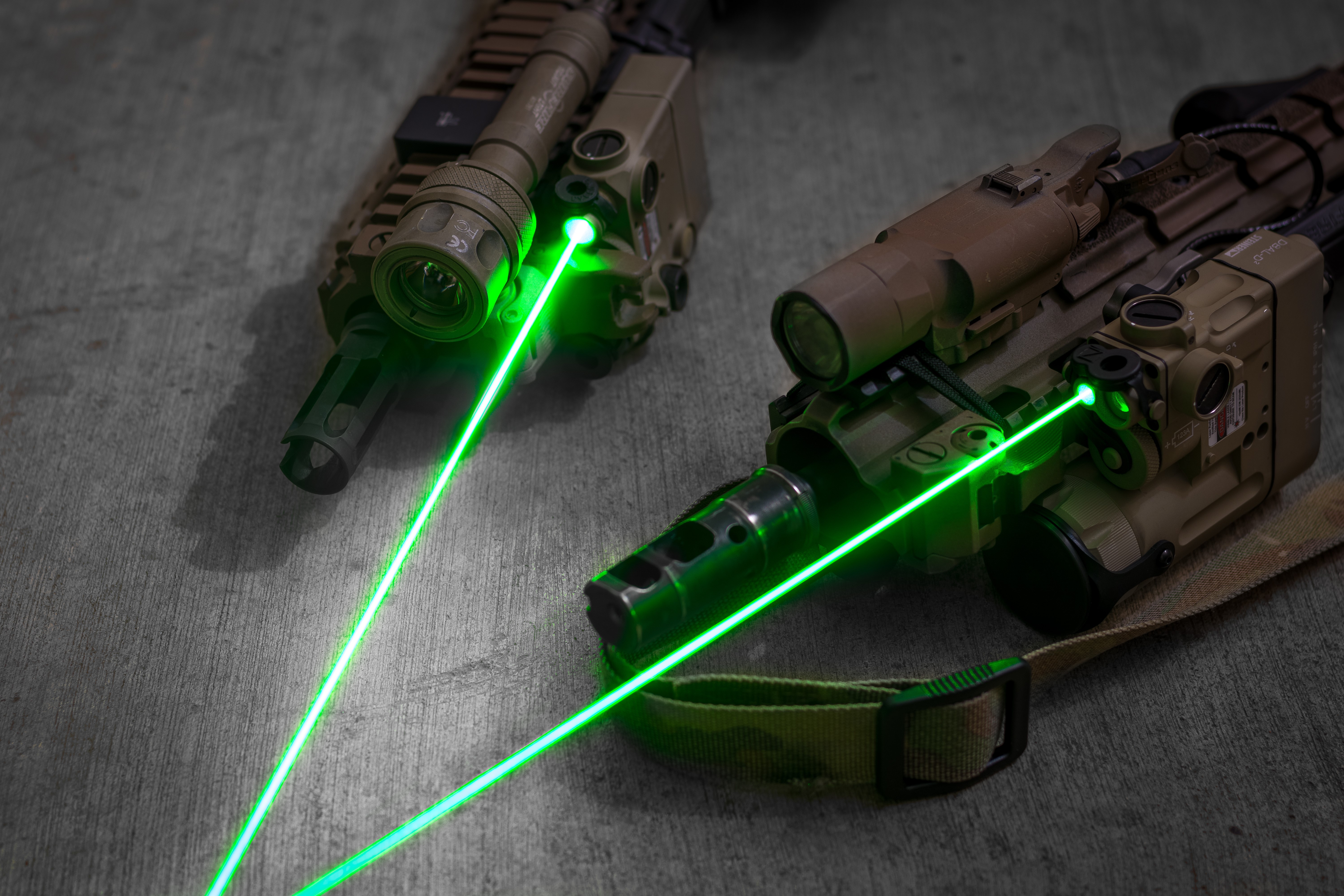 Rifles with green laser sights HD Wallpaper