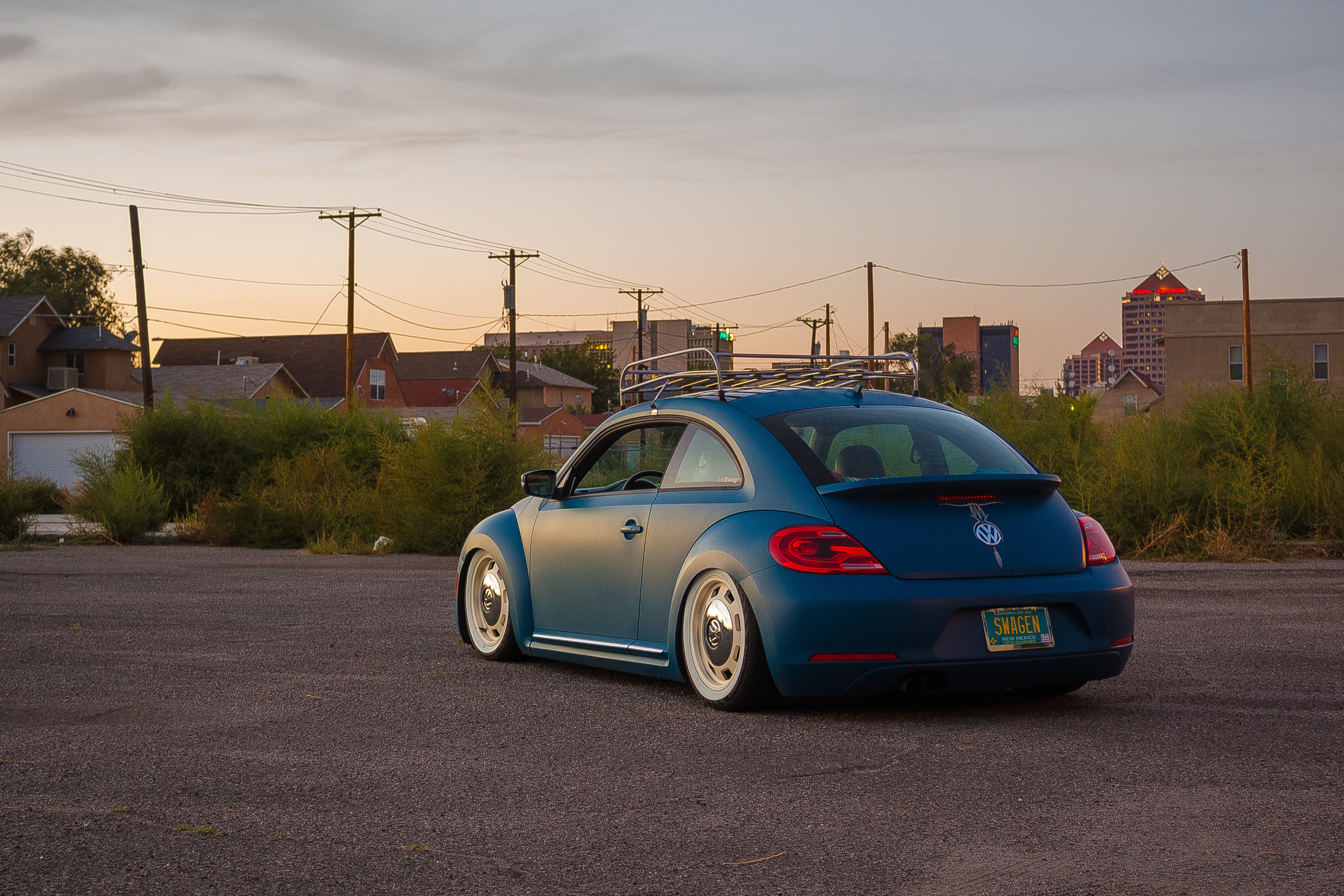 Volkswagen New Beetle with roof rack HD Wallpaper
