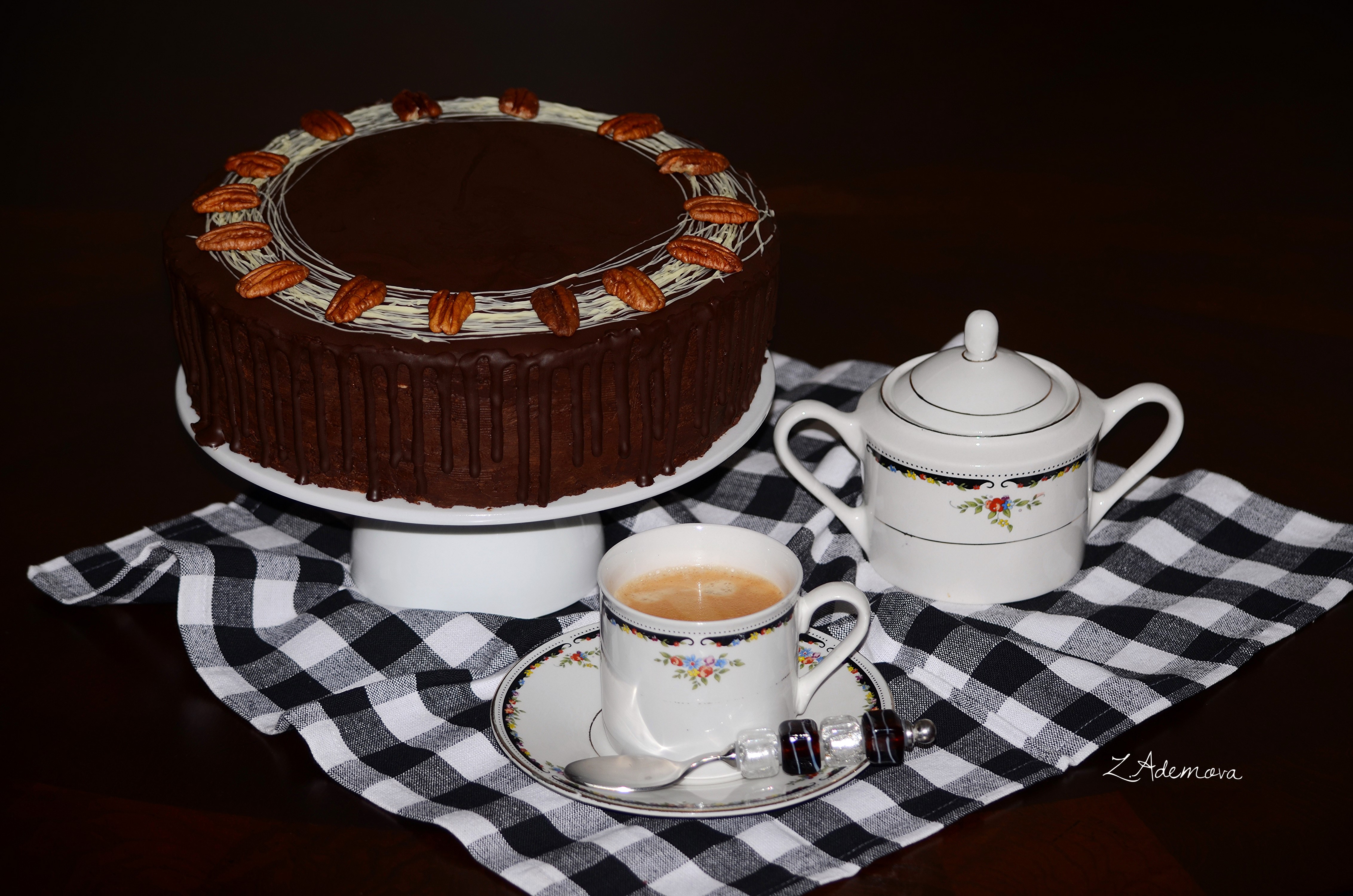 Chocolate cake with coffee and sugar bowl HD Wallpaper