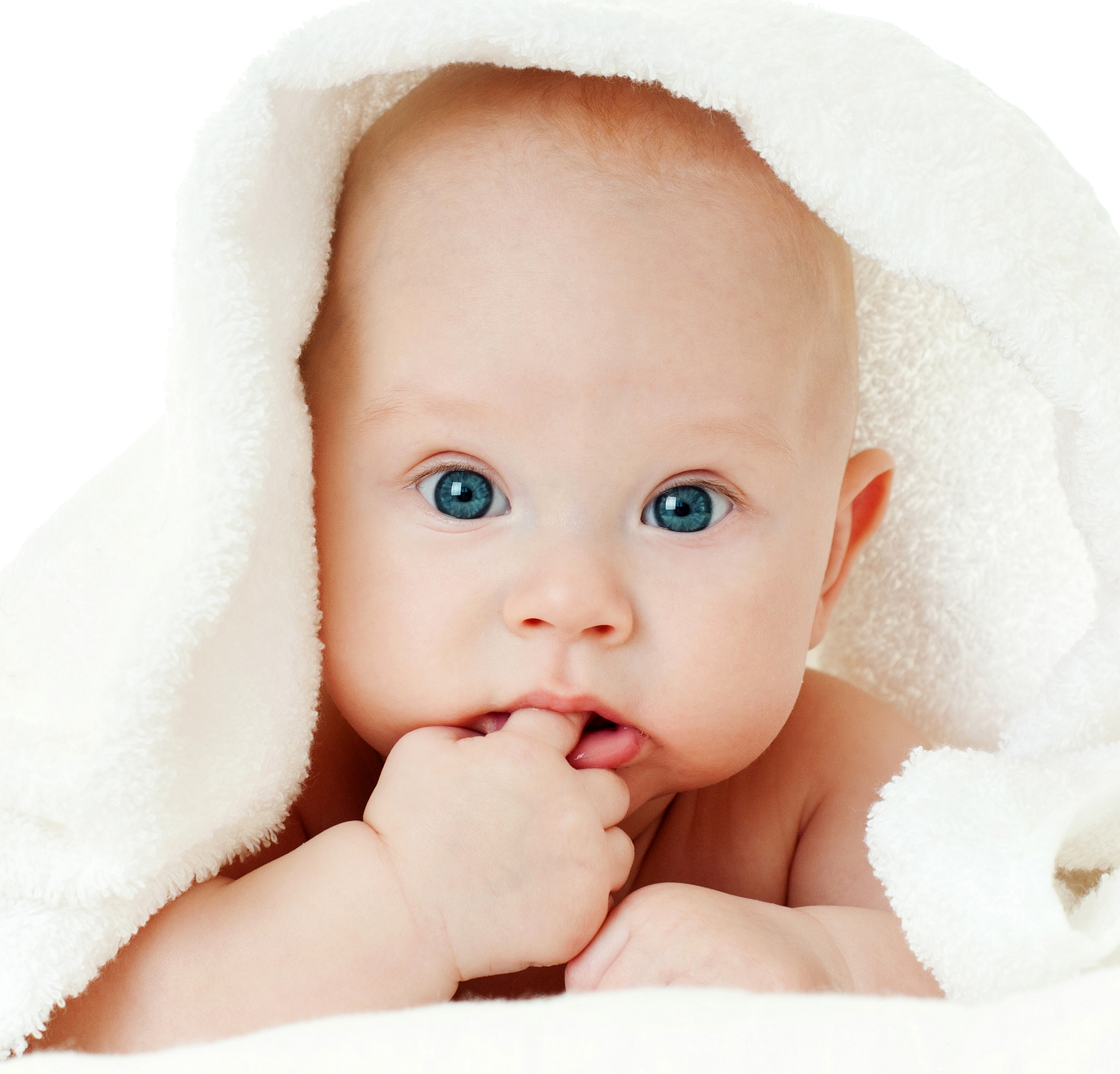 Baby with blue eyes under a white towel HD Wallpaper
