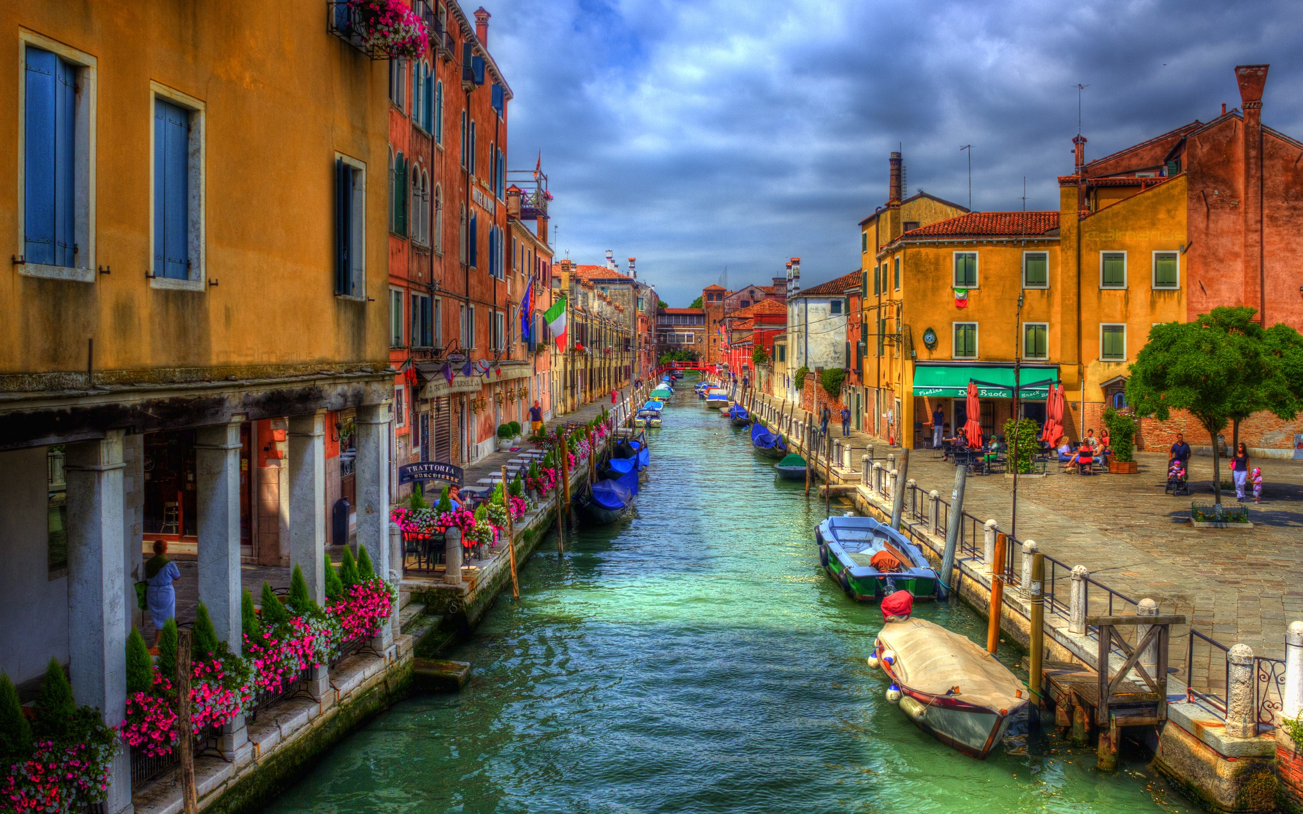 Venice Canal with Colorful Buildings and Boats HD Wallpaper