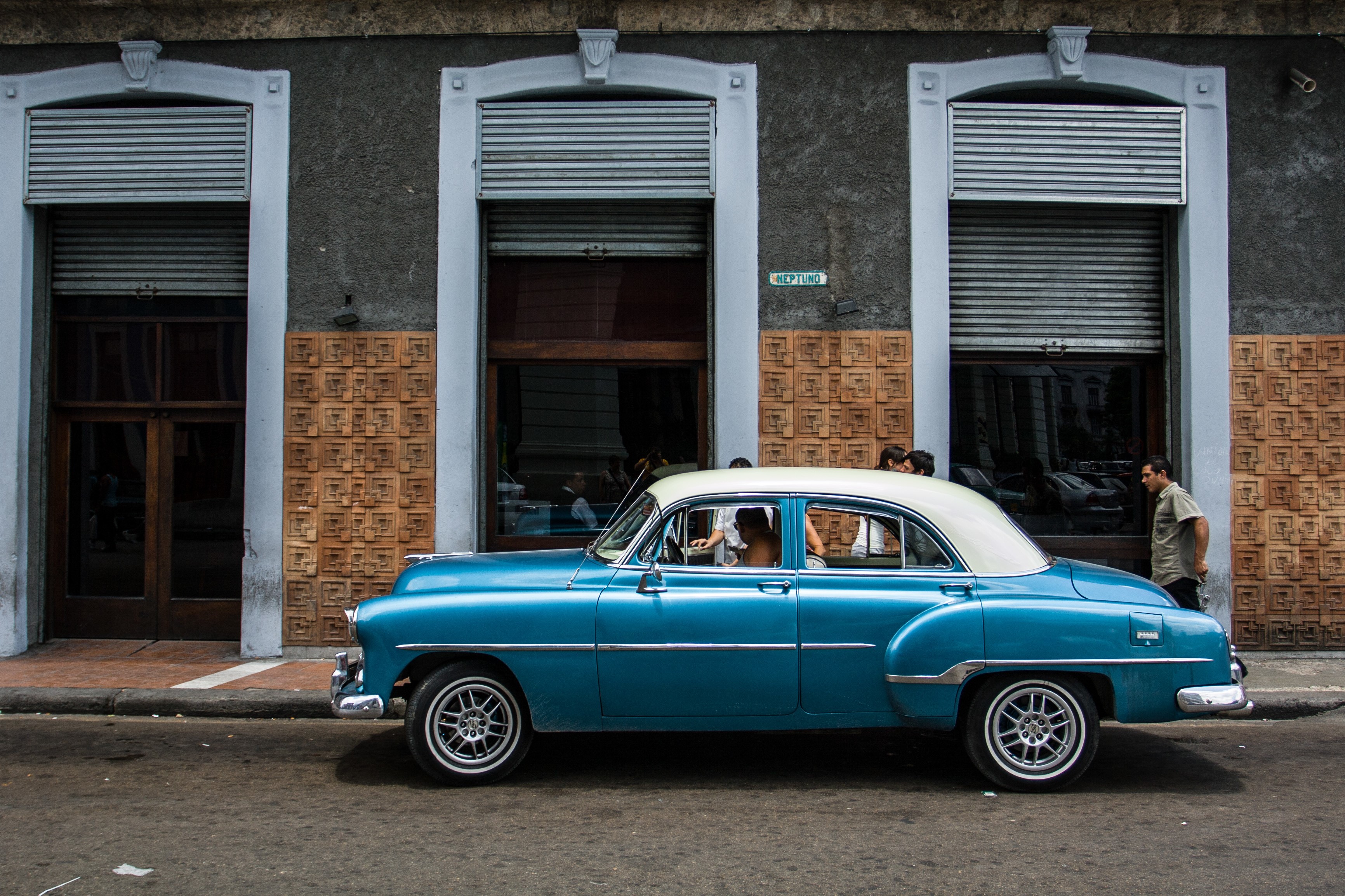 Blue and white vintage car on a street in Havana, Cuba HD Wallpaper