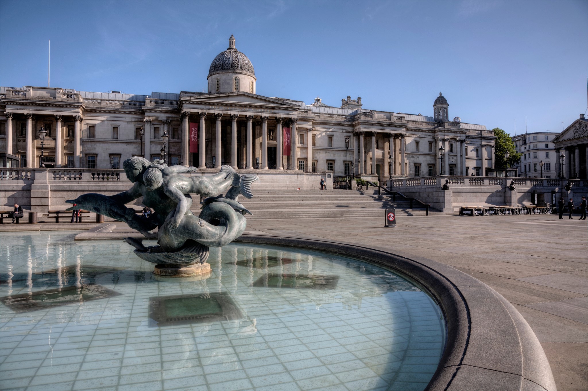 Trafalgar Square Fountain and National Gallery, London HD Wallpaper