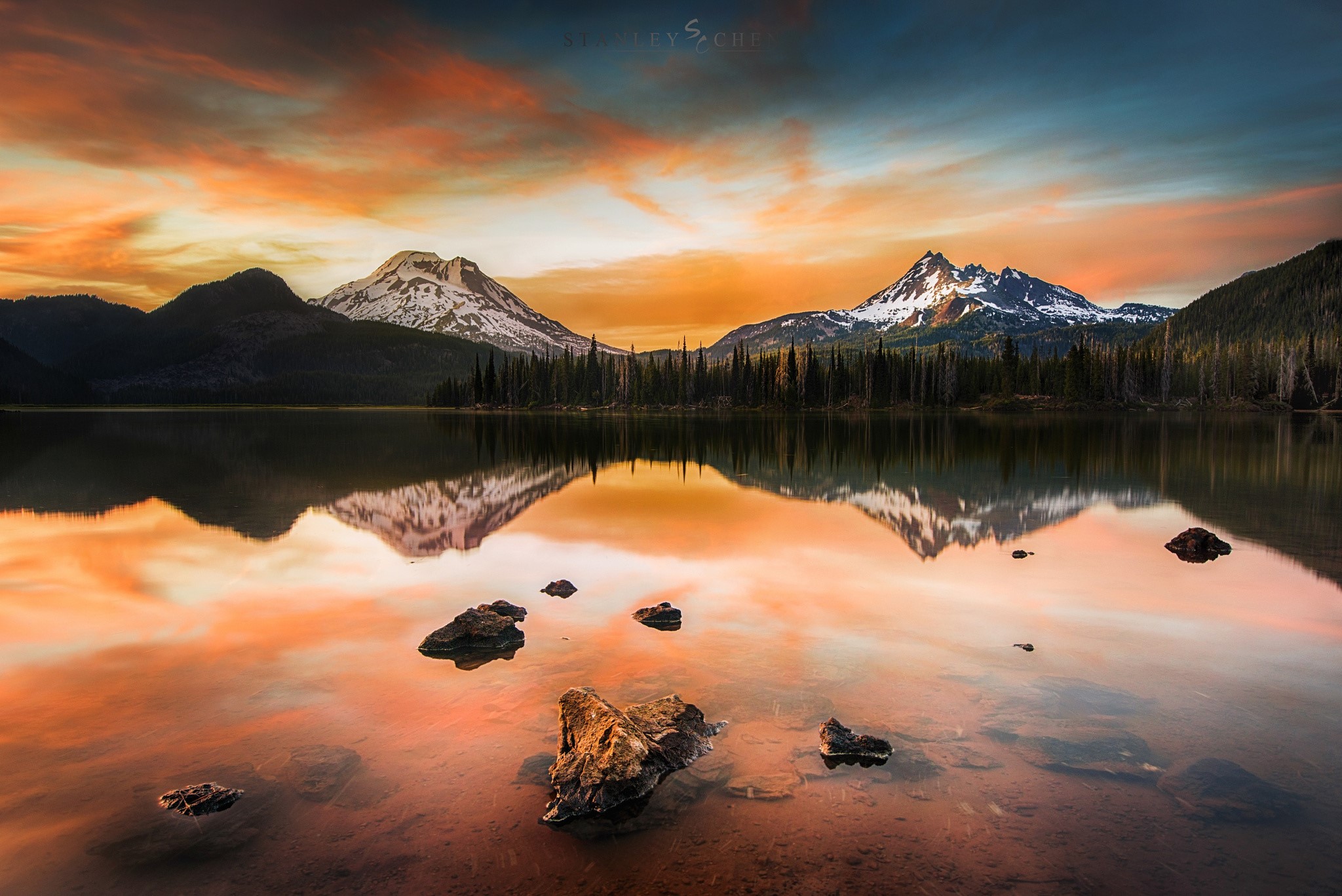 Sparks Lake with Mountains and Sunset Sky HD Wallpaper