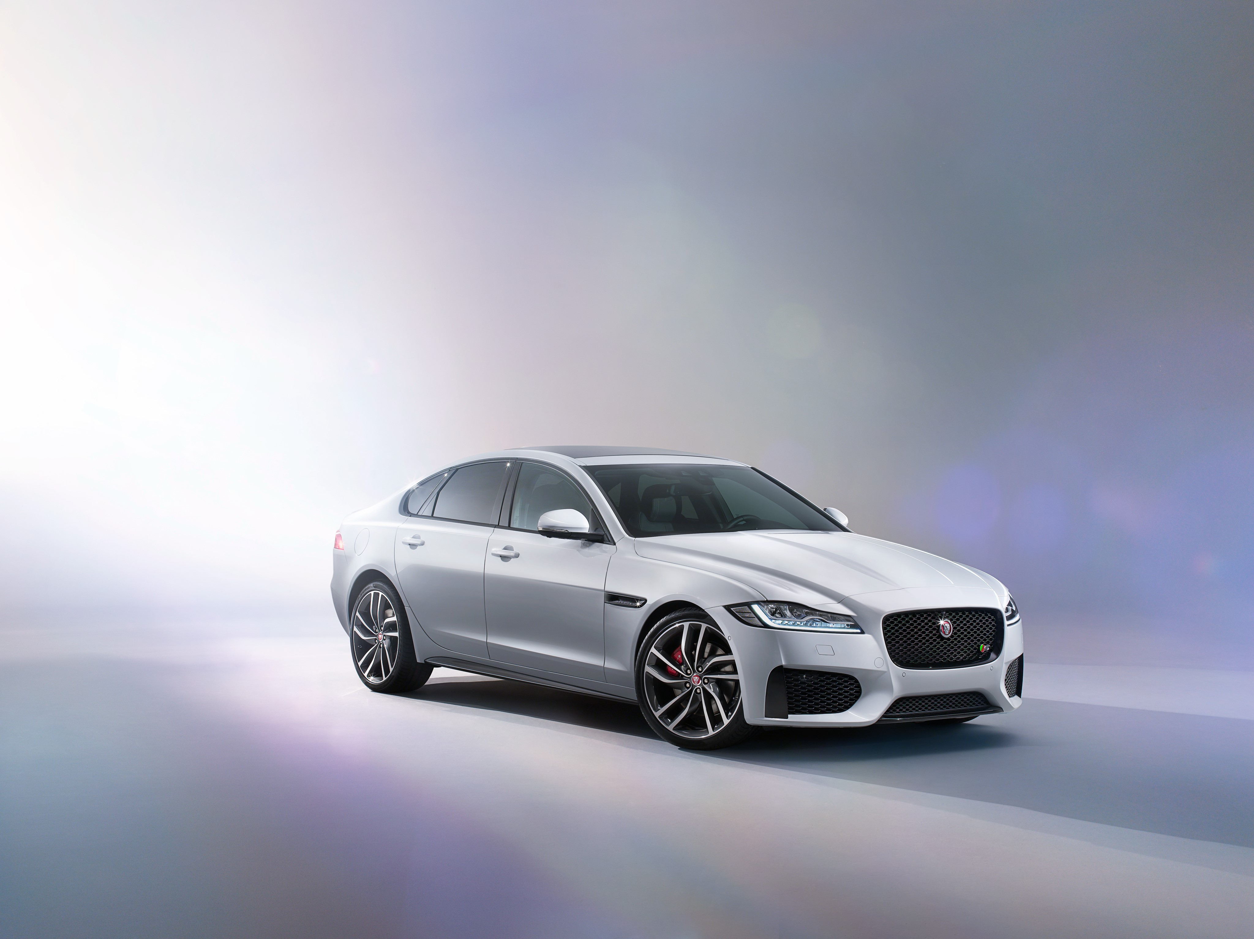 White Jaguar 2015 XF S AWD HD Wallpaper