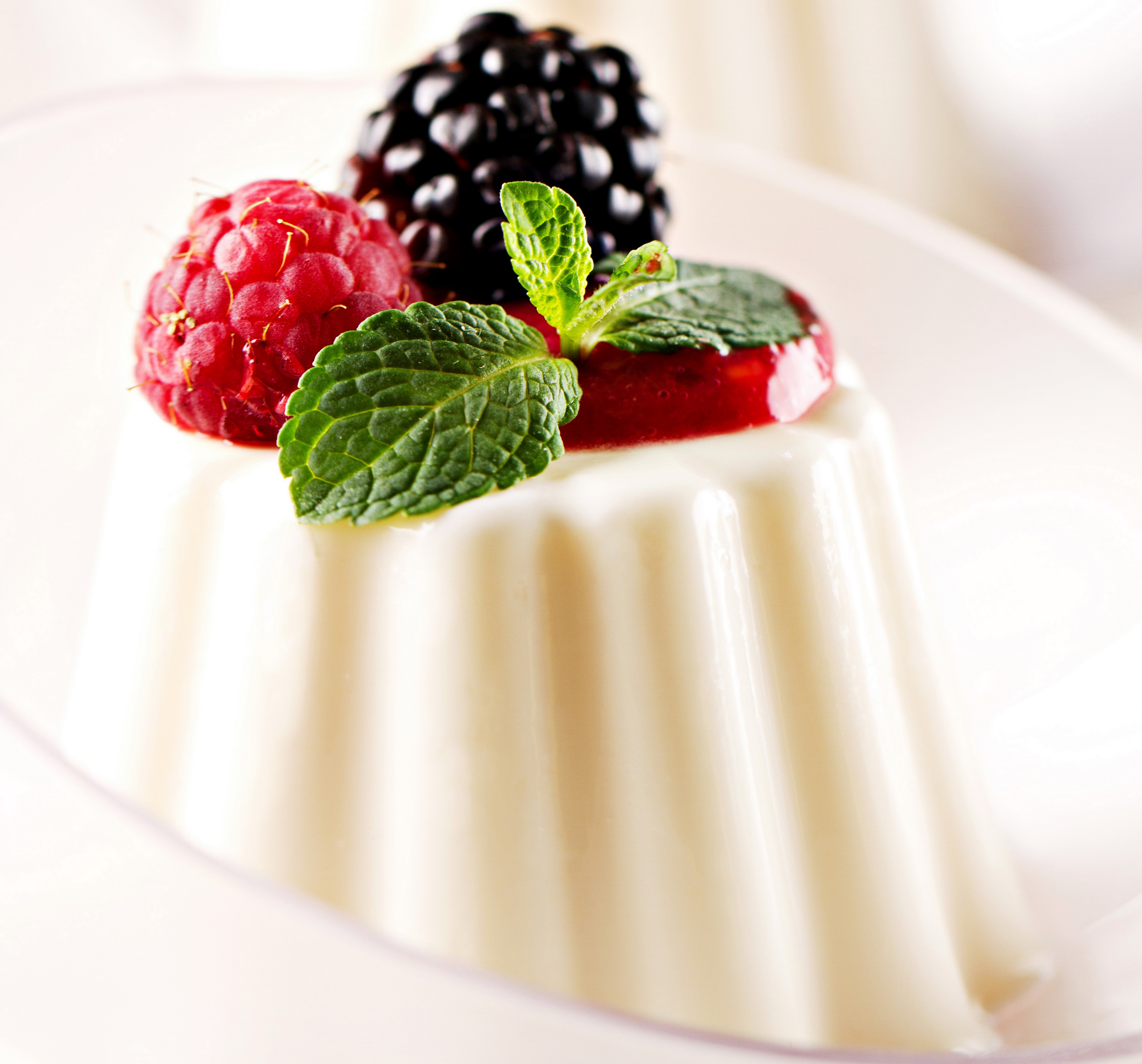 Panna cotta with berries and mint HD Wallpaper