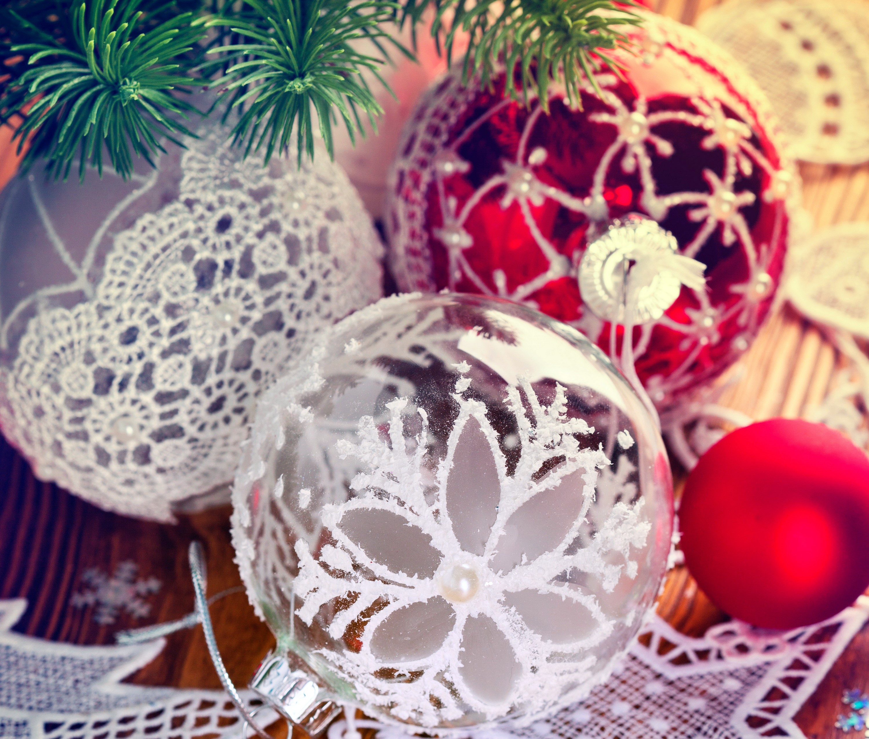 Christmas ornaments with pine branches and lace HD Wallpaper