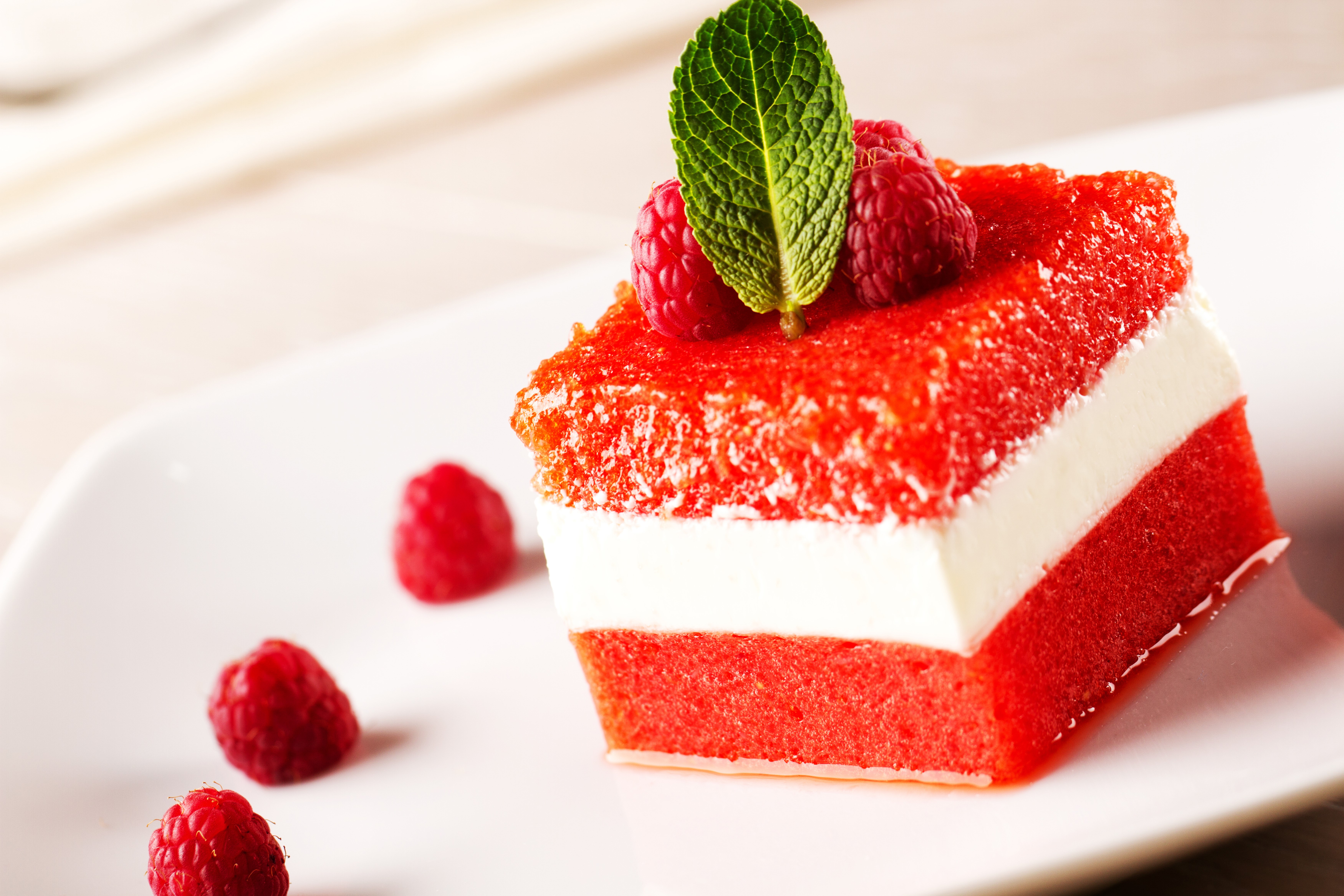 Raspberry cake with mint and raspberries HD Wallpaper