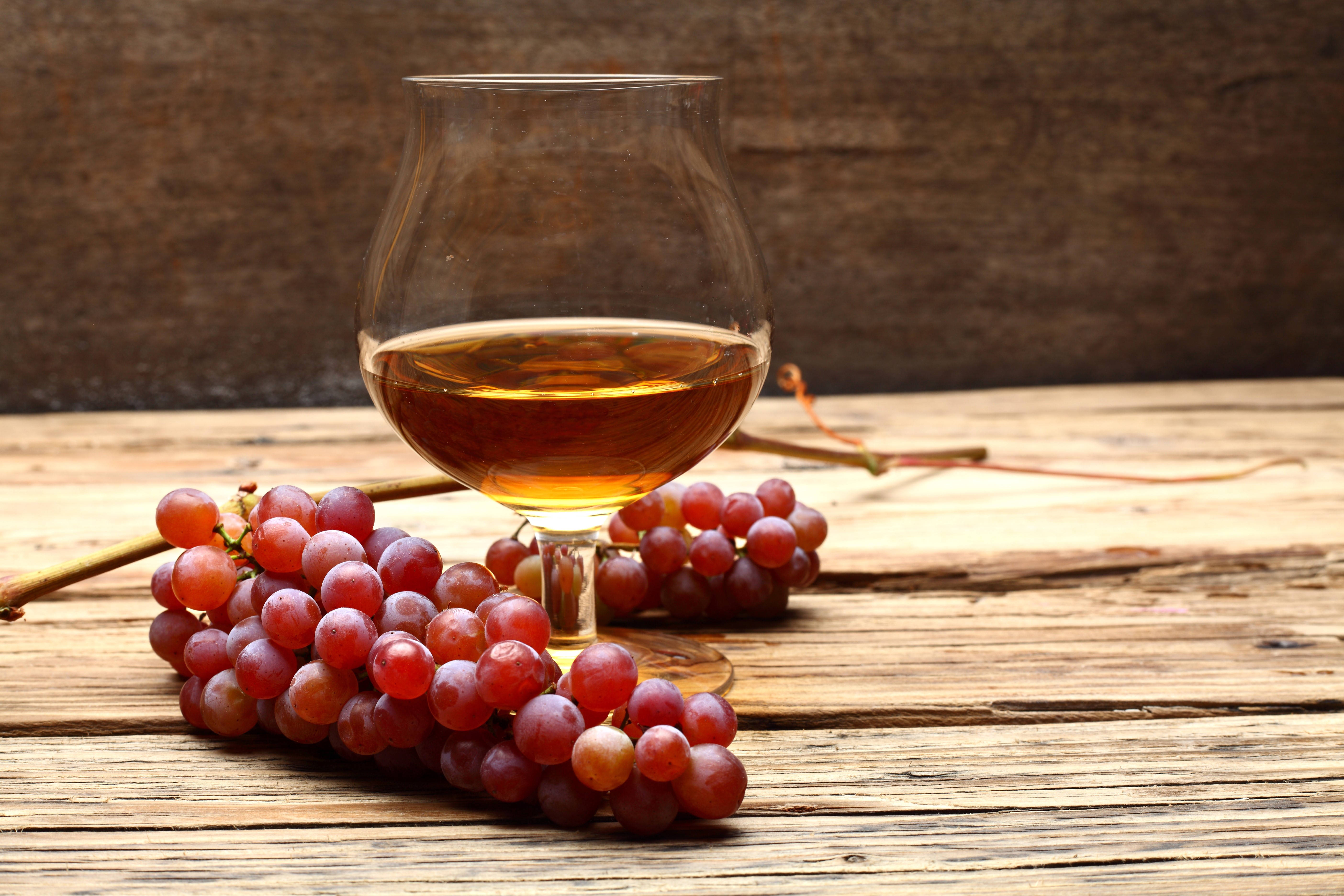 Grapes and Brandy in a snifter glass HD Wallpaper