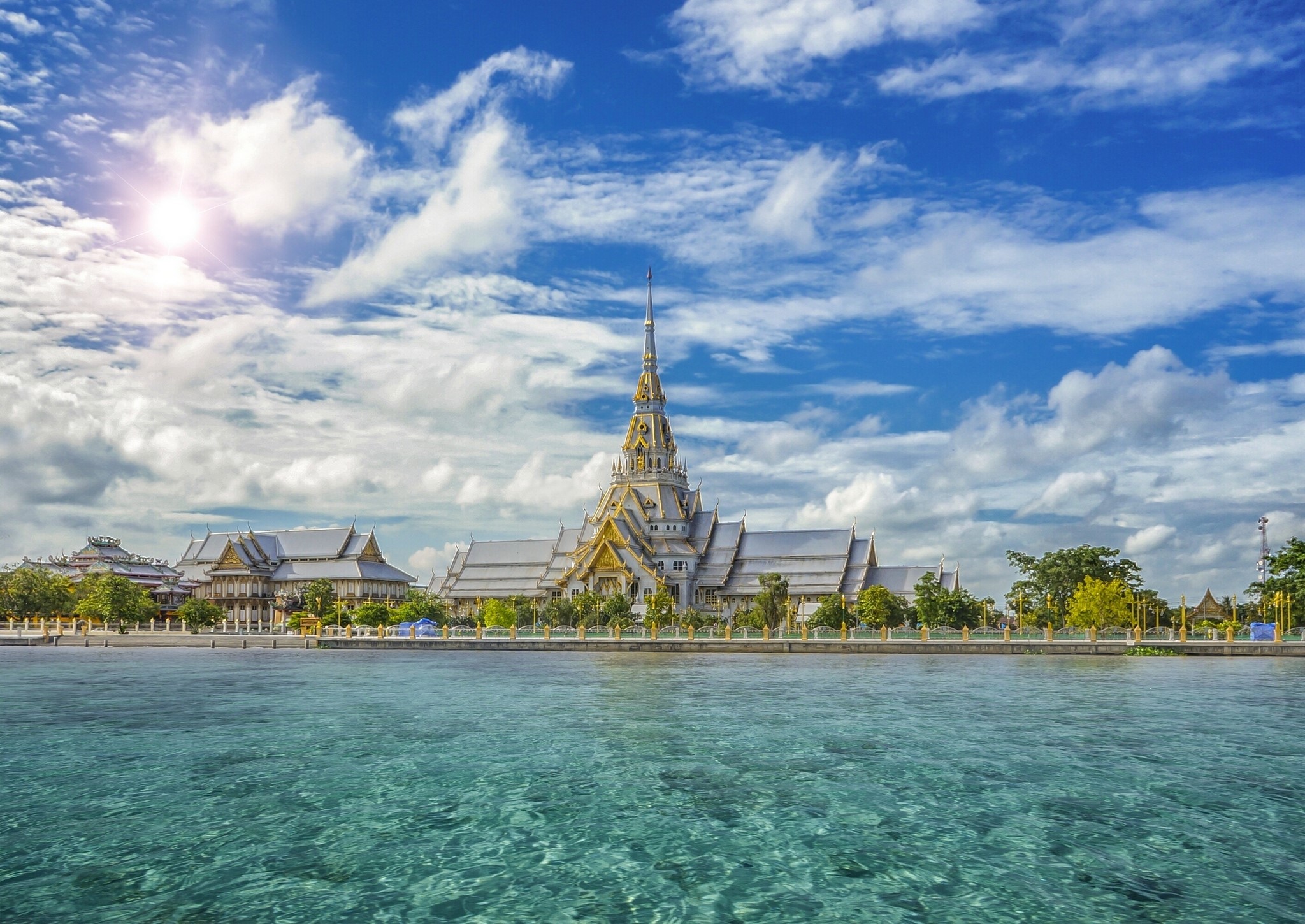 Sothorn Temple, Chachoengsao Province, Thailand Waterfront HD Wallpaper