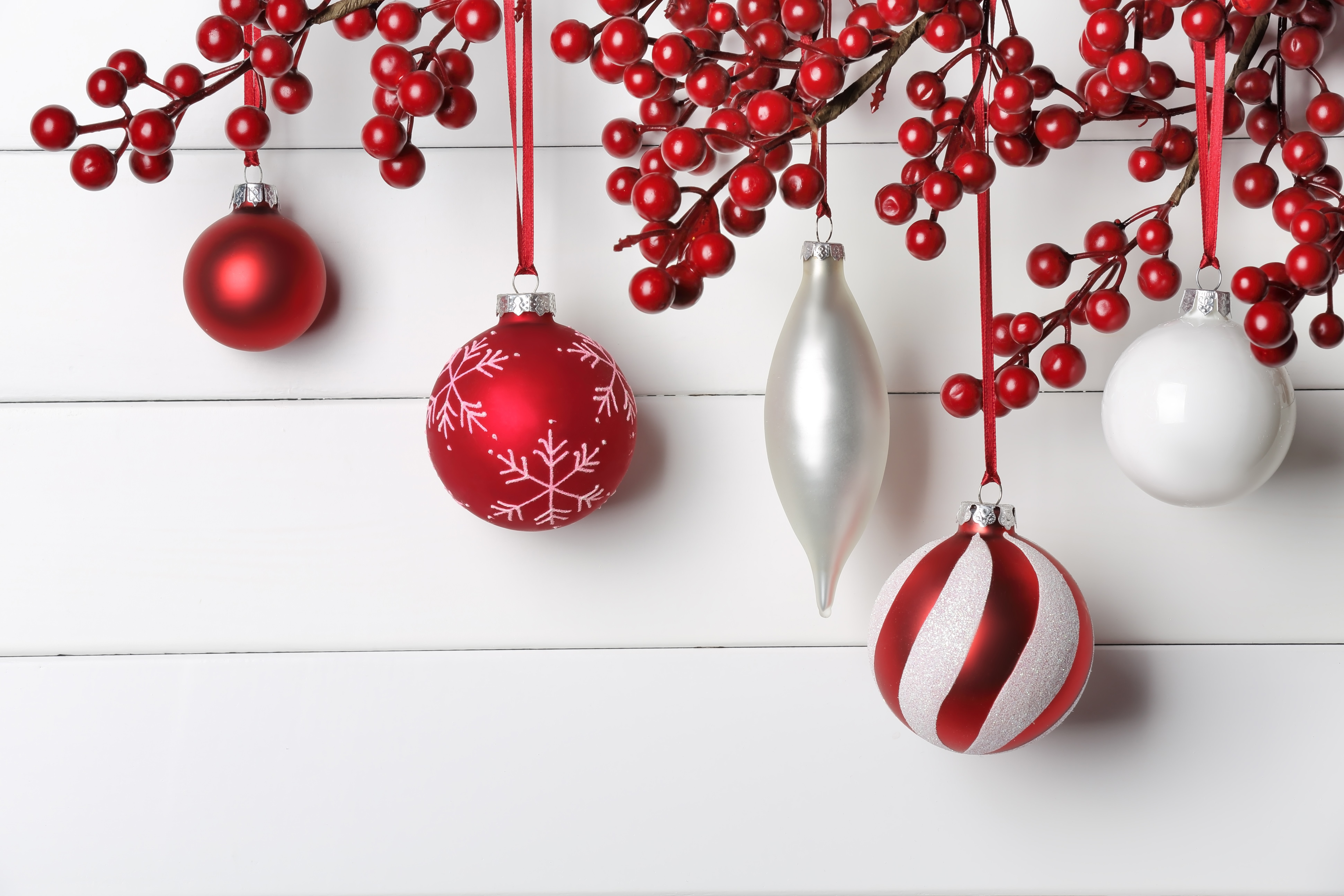 Christmas Ornaments and Berries on White Wood HD Wallpaper